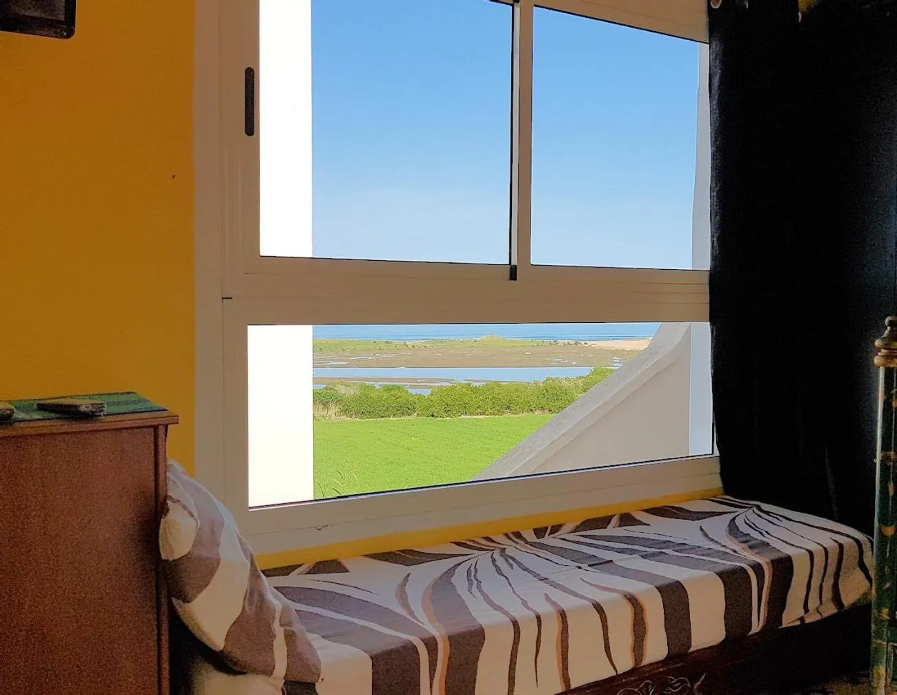 Sea view, Bed in Maison de la Lagune