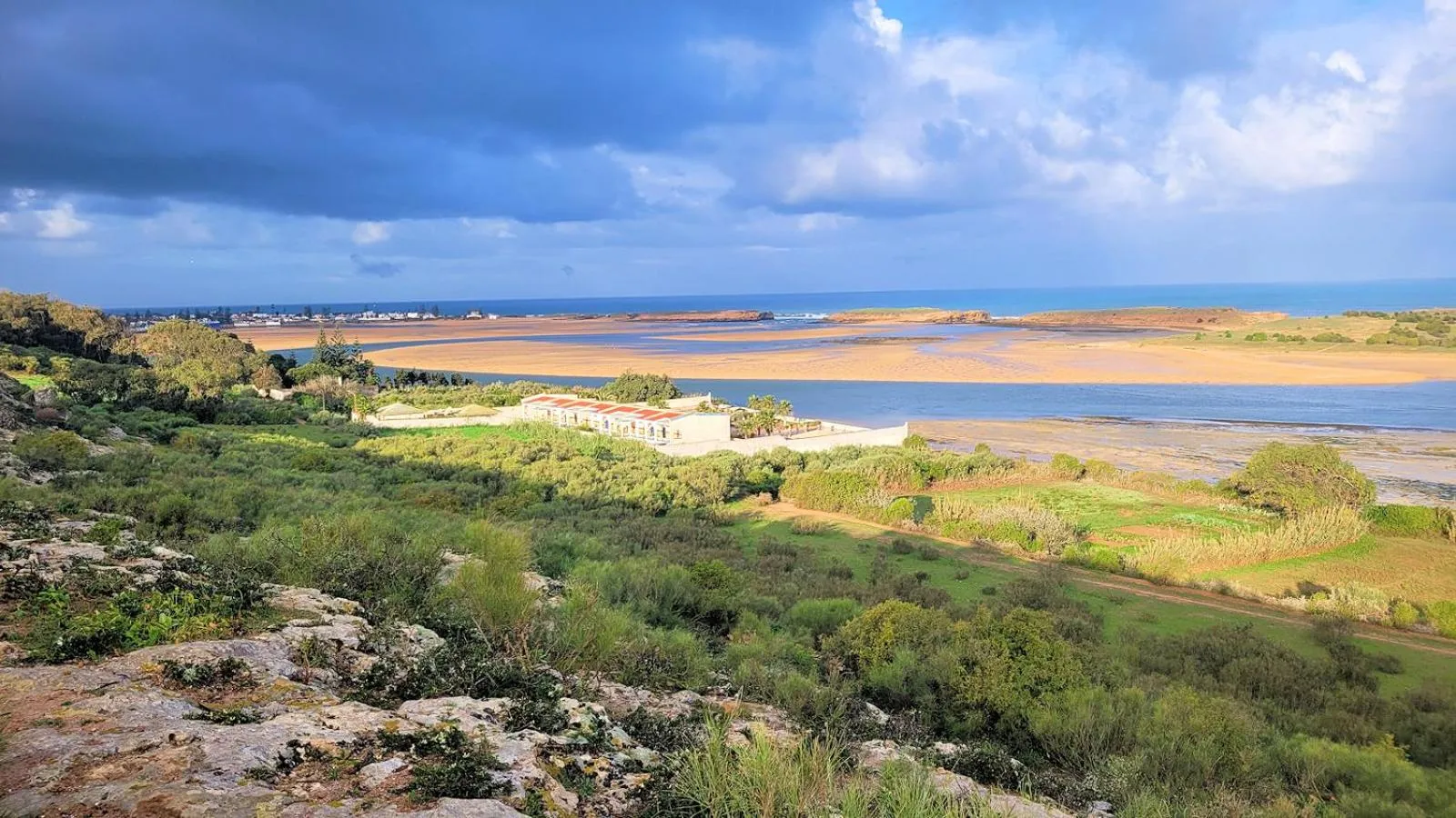 Natural landscape in Maison de la Lagune