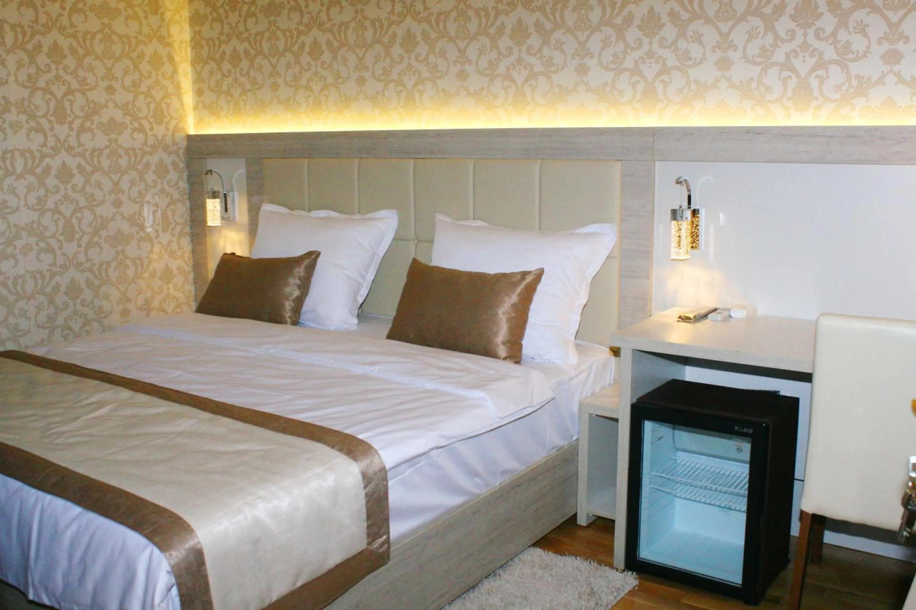 Shower in Hotel Elegance