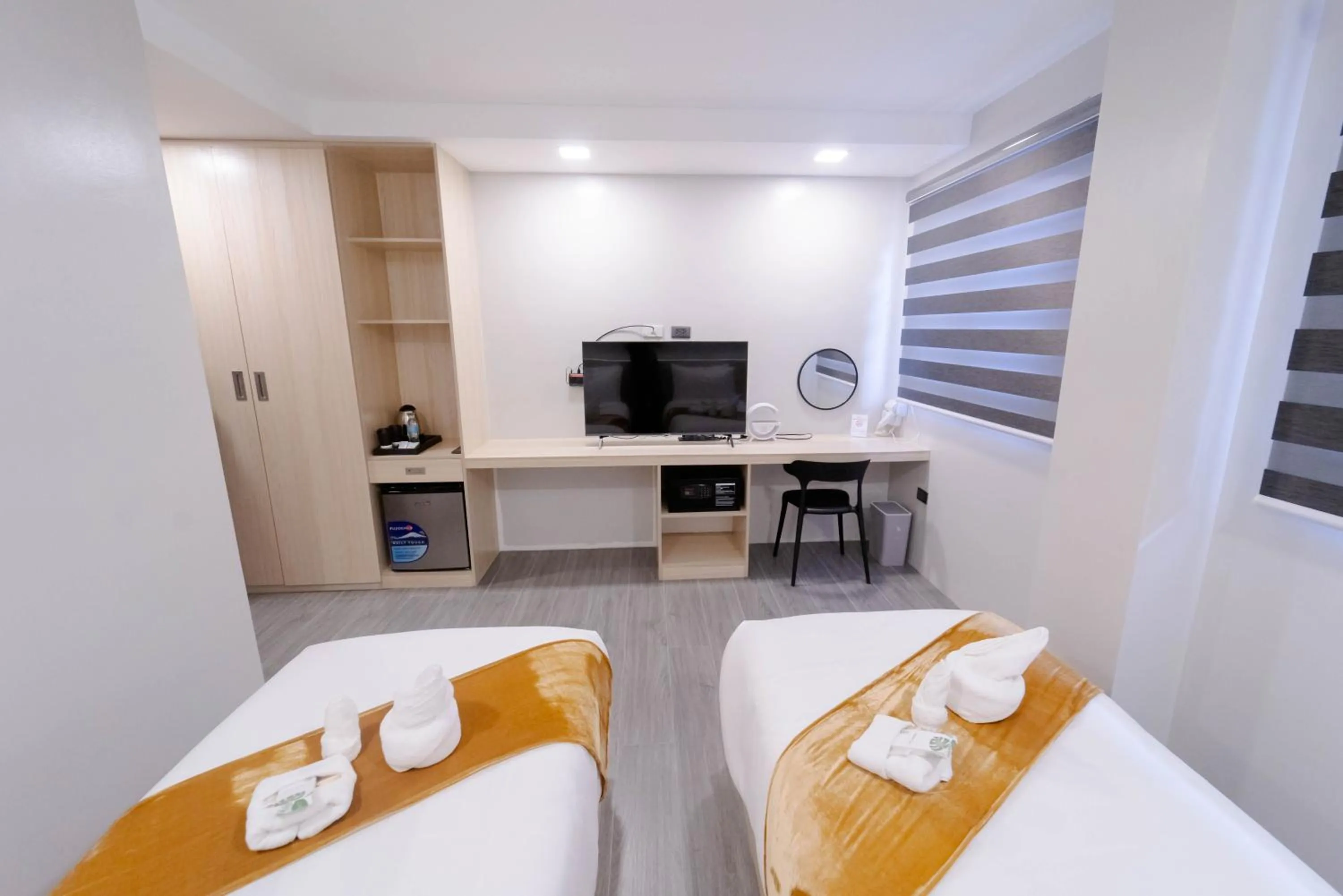 Bedroom, Bed in A Traveller's Inn