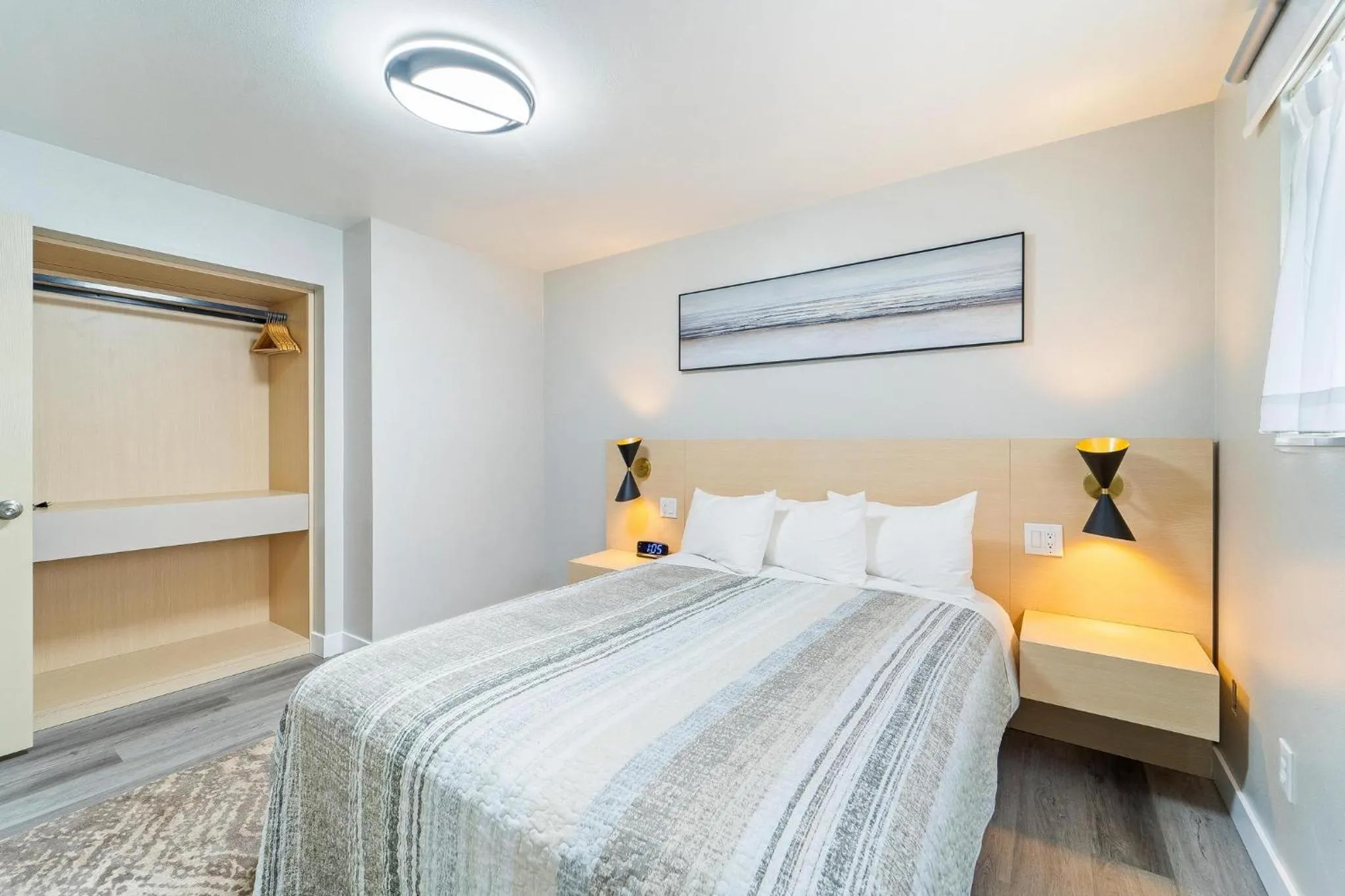 Bed in Interurban Suites Hotel