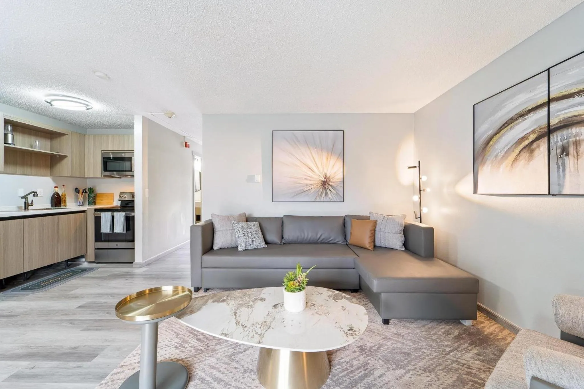 Kitchen or kitchenette in Interurban Suites Hotel