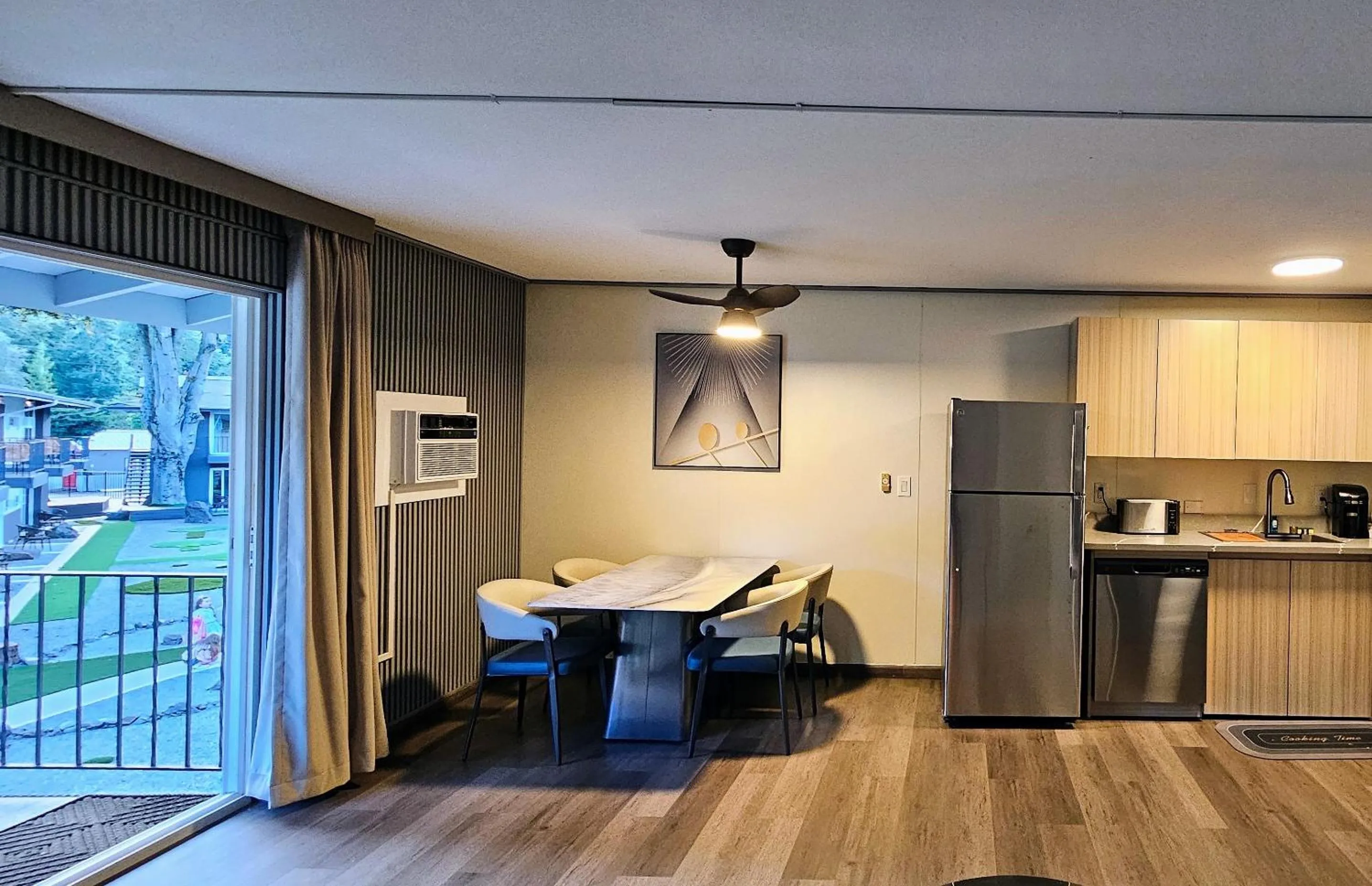 Kitchen or kitchenette in Interurban Suites Hotel