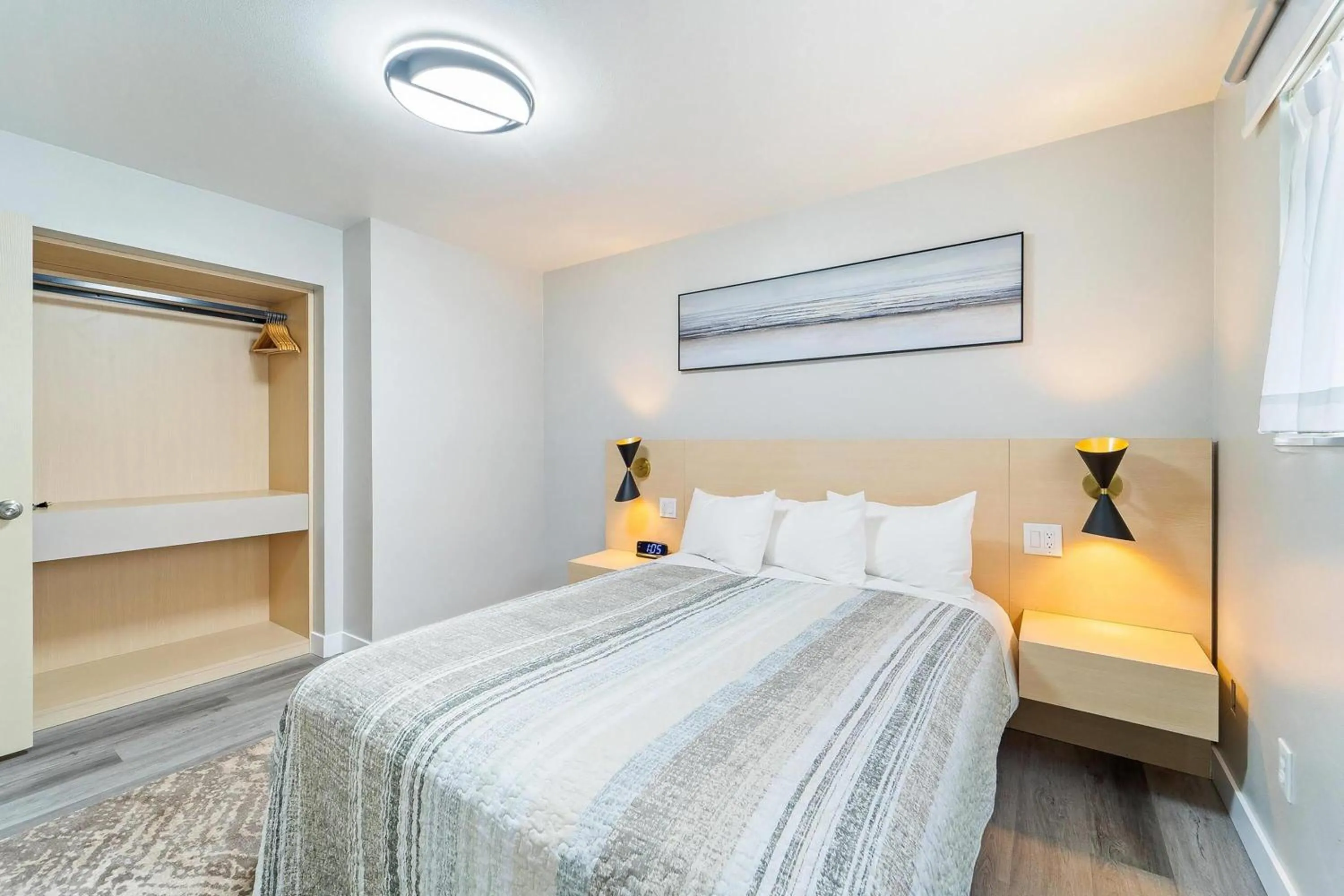 Photo of the whole room, Bed in Interurban Suites Hotel, a Dazzler Select by Wyndham