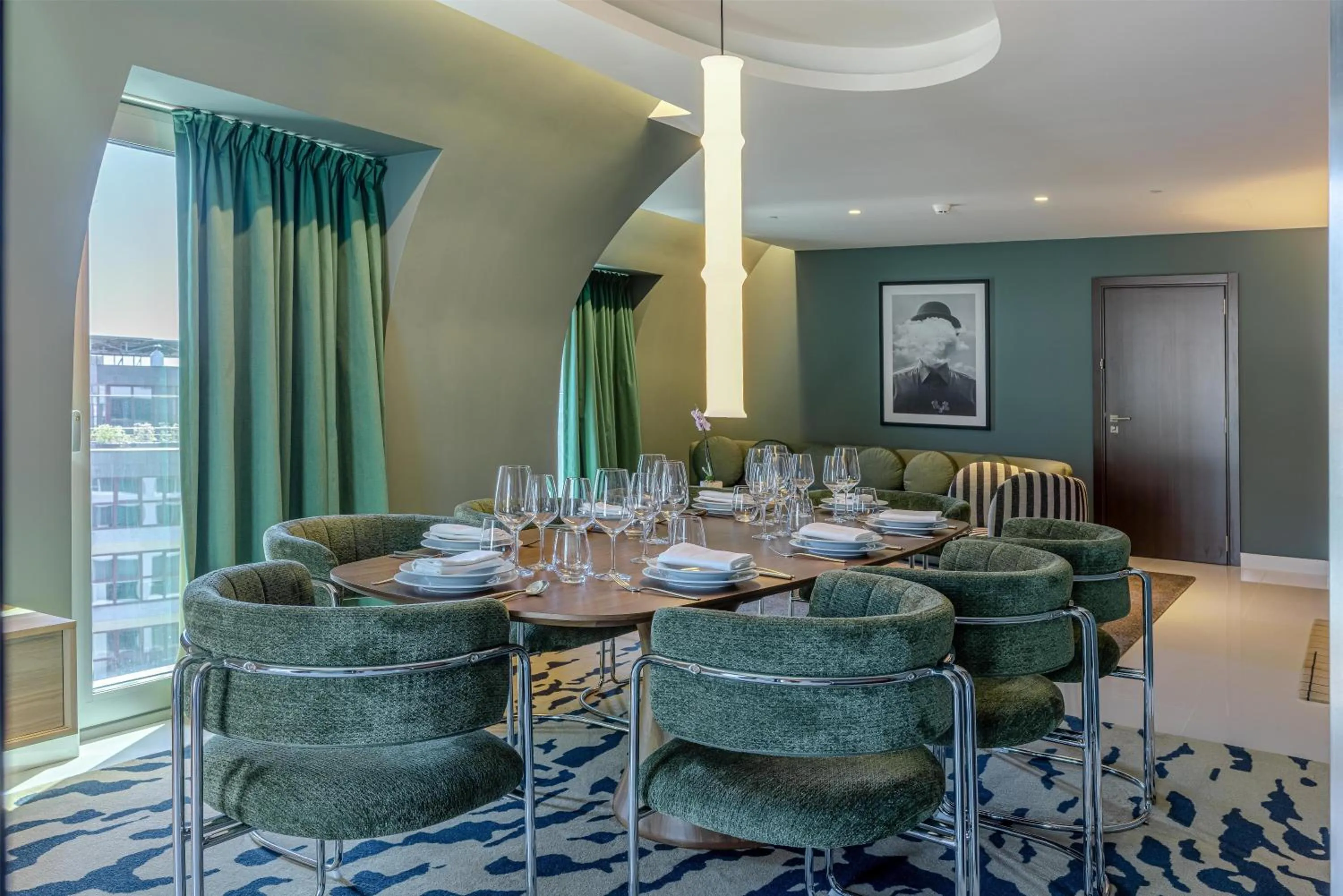 Living room in Cenica Porto Hotel, Curio Collection By Hilton