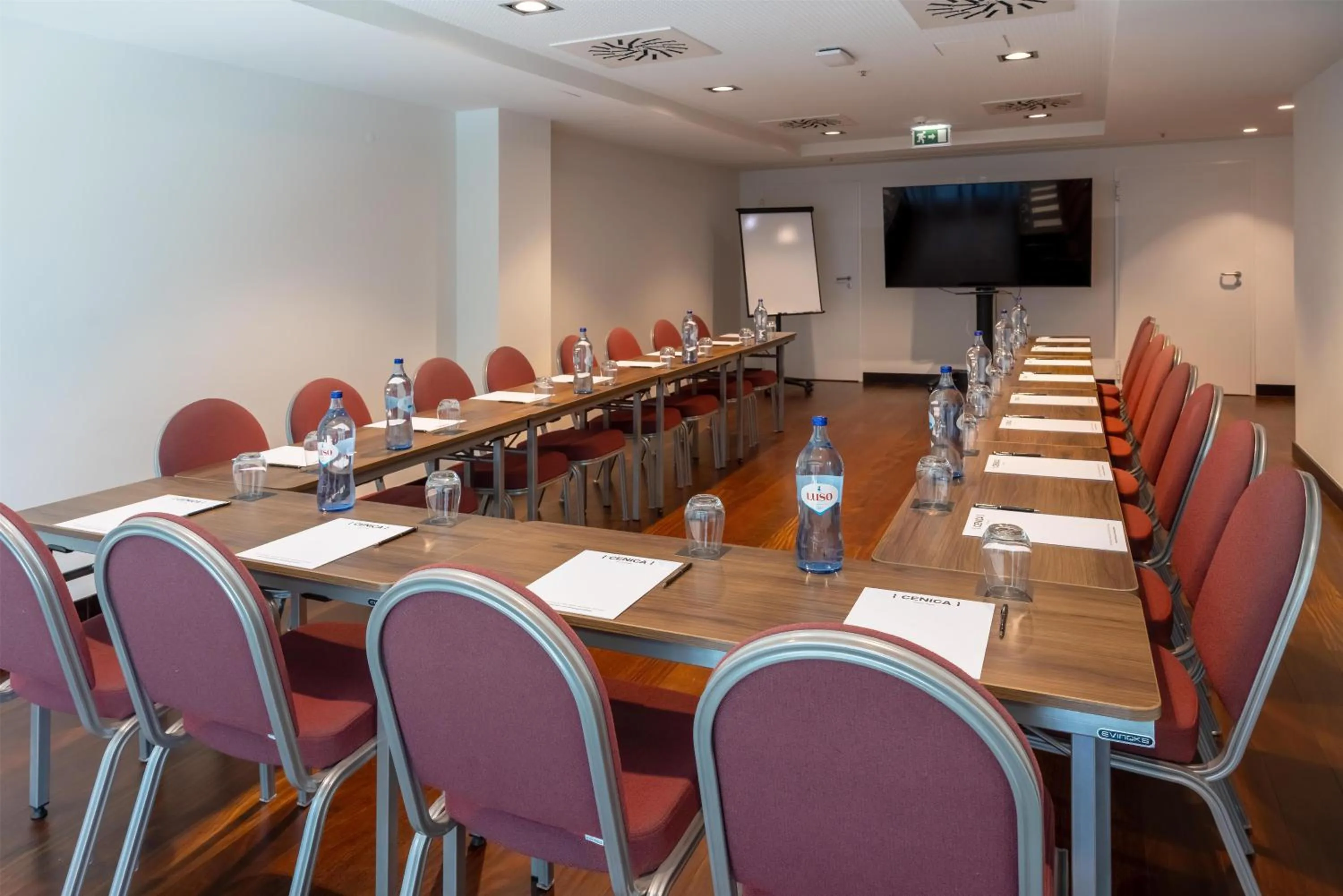 Meeting/conference room in Cenica Porto Hotel, Curio Collection By Hilton