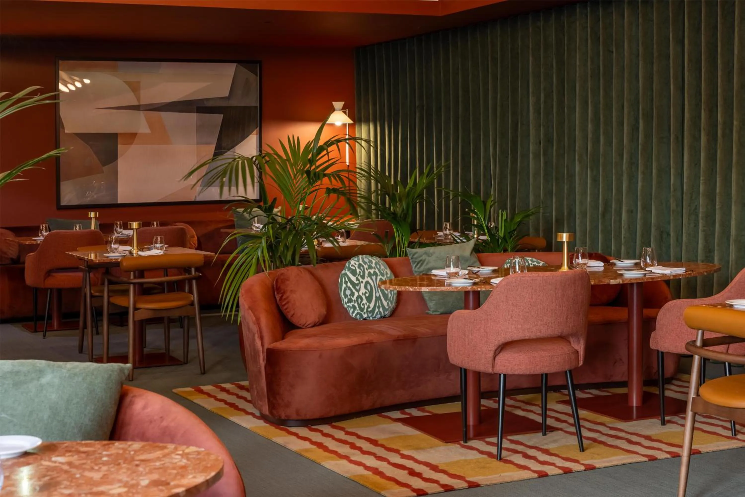 Restaurant/places to eat in Cenica Porto Hotel, Curio Collection By Hilton