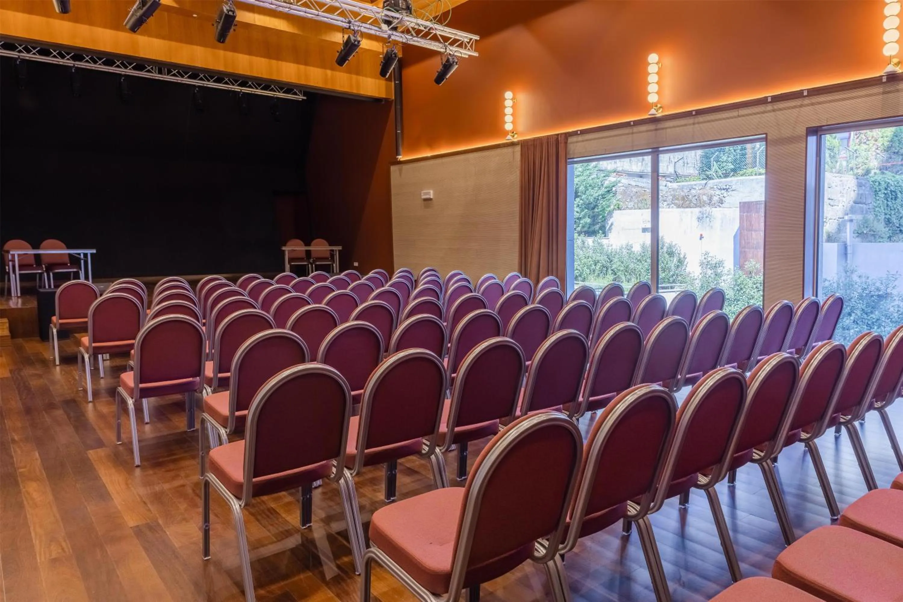 Meeting/conference room in Cenica Porto Hotel, Curio Collection By Hilton