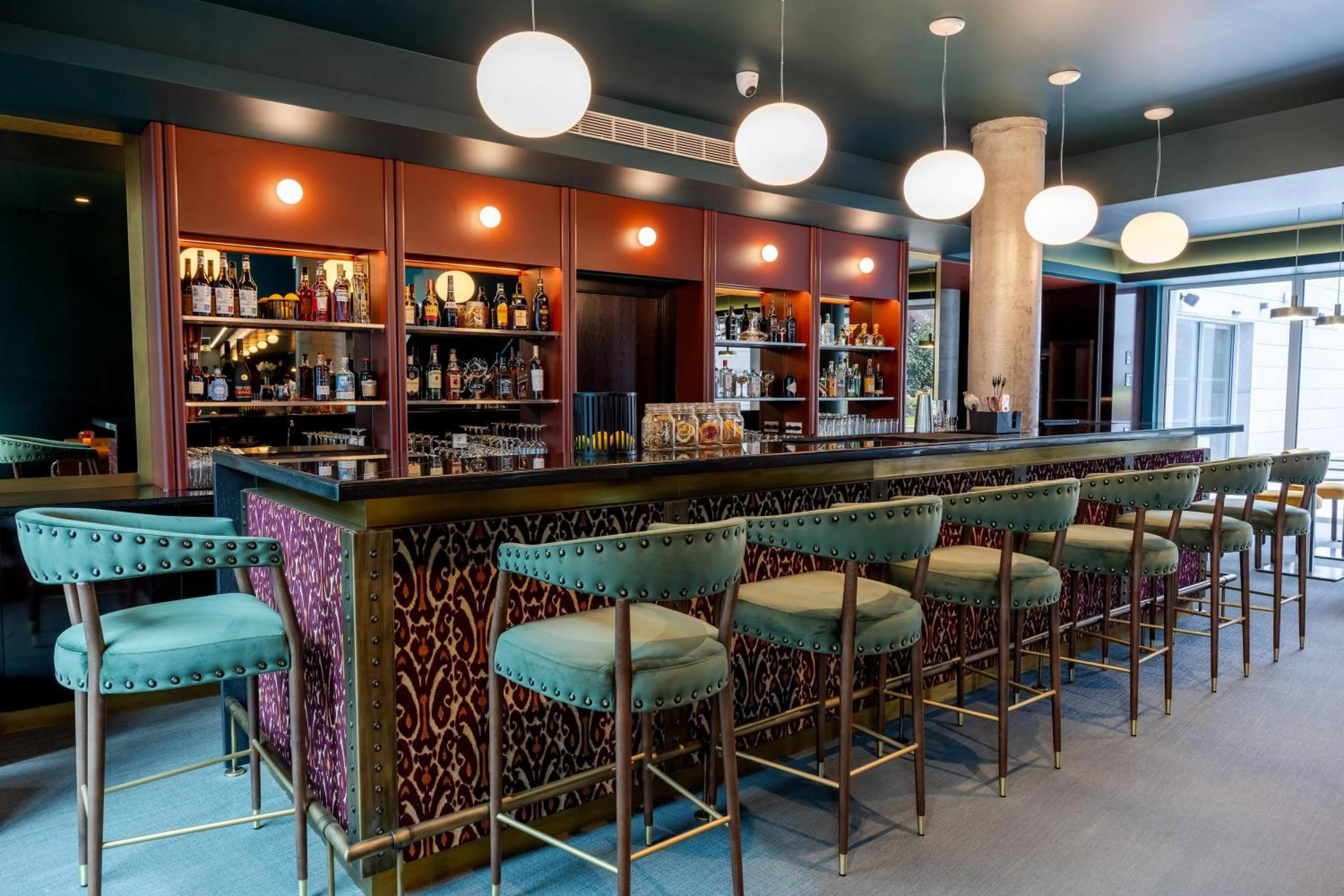 Lounge or bar in Cenica Porto Hotel, Curio Collection By Hilton