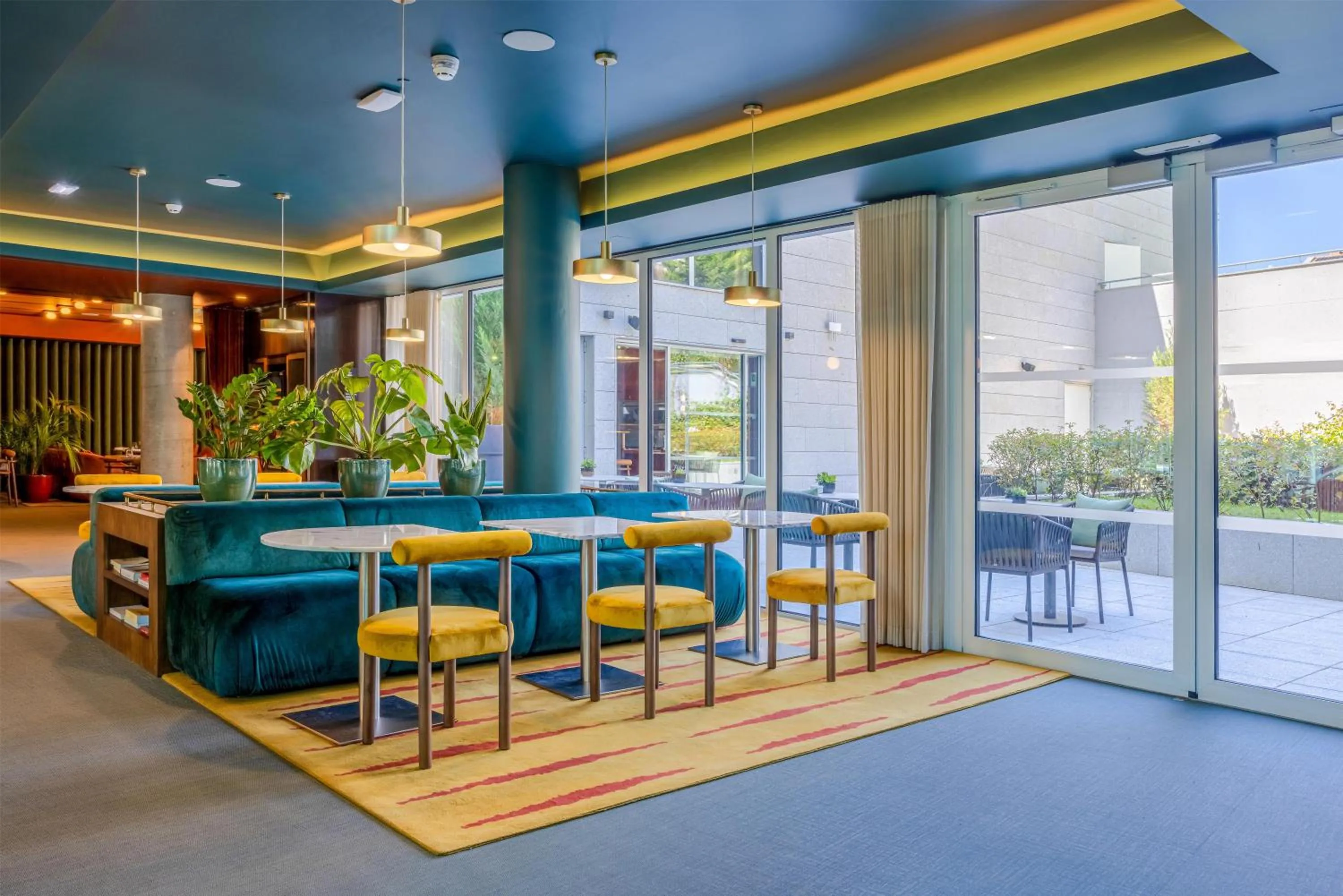 Lobby or reception in Cenica Porto Hotel, Curio Collection By Hilton