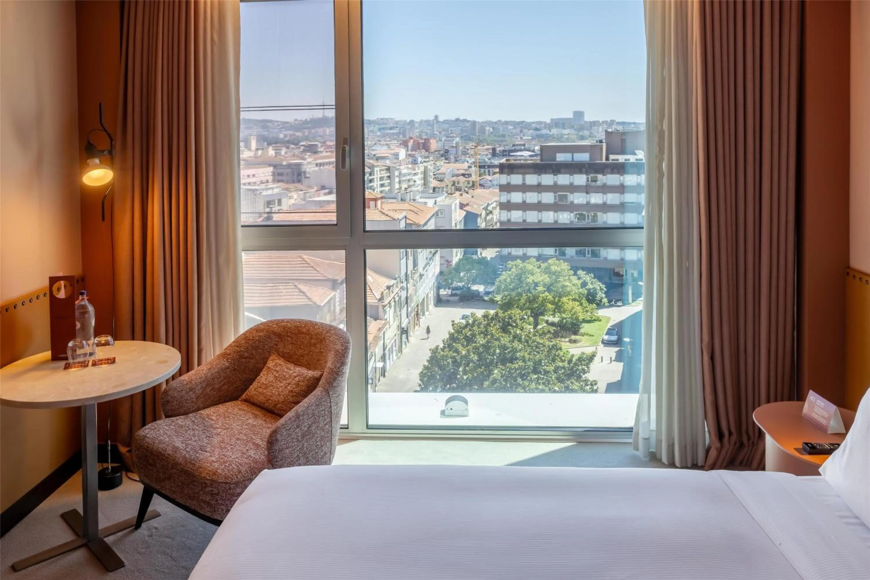 Bedroom, Bed in Cenica Porto Hotel, Curio Collection By Hilton