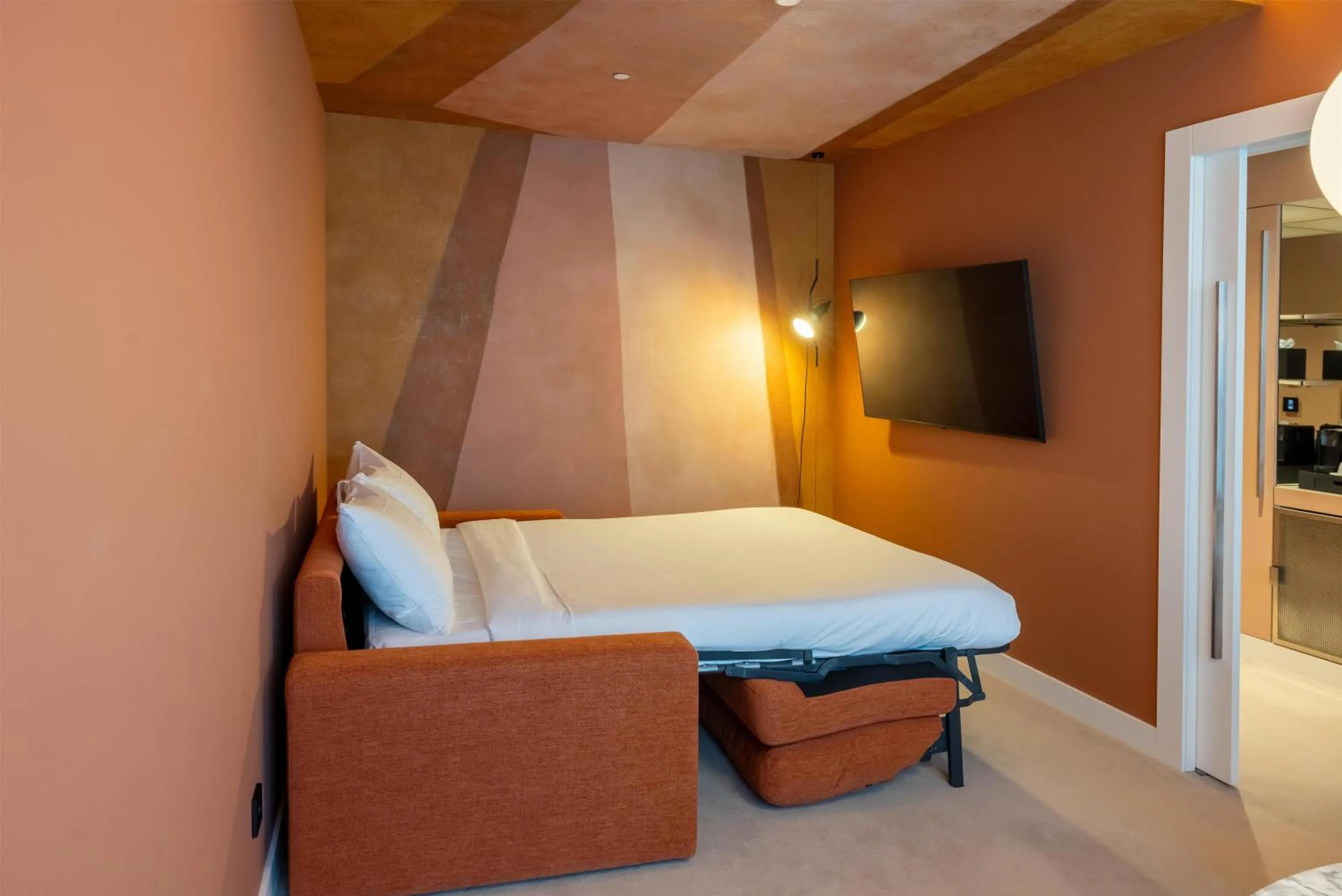 Living room, Bed in Cenica Porto Hotel, Curio Collection By Hilton