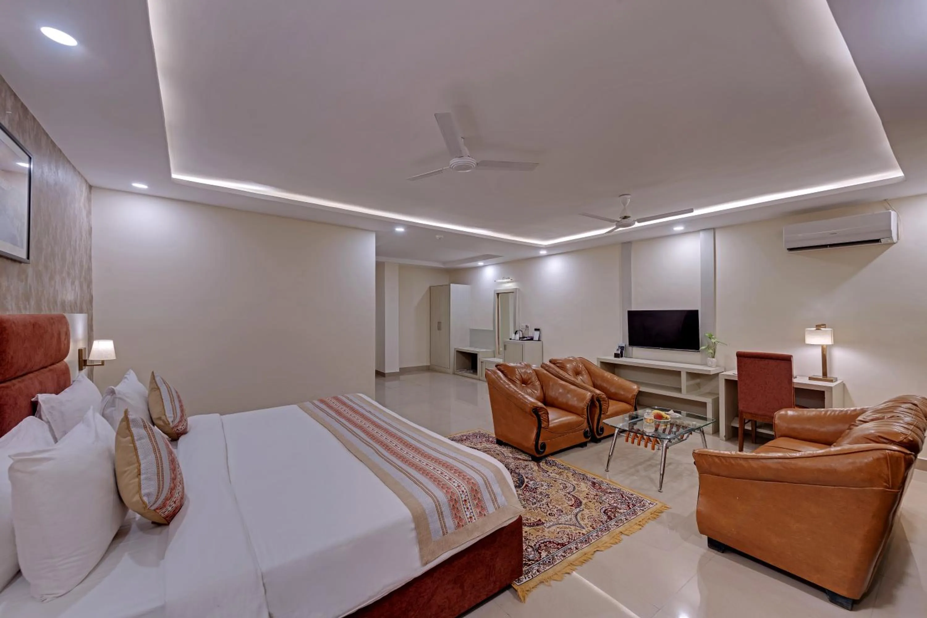 Photo of the whole room, Bed in The Fern Residency, Bodhgaya, Series by Marriott