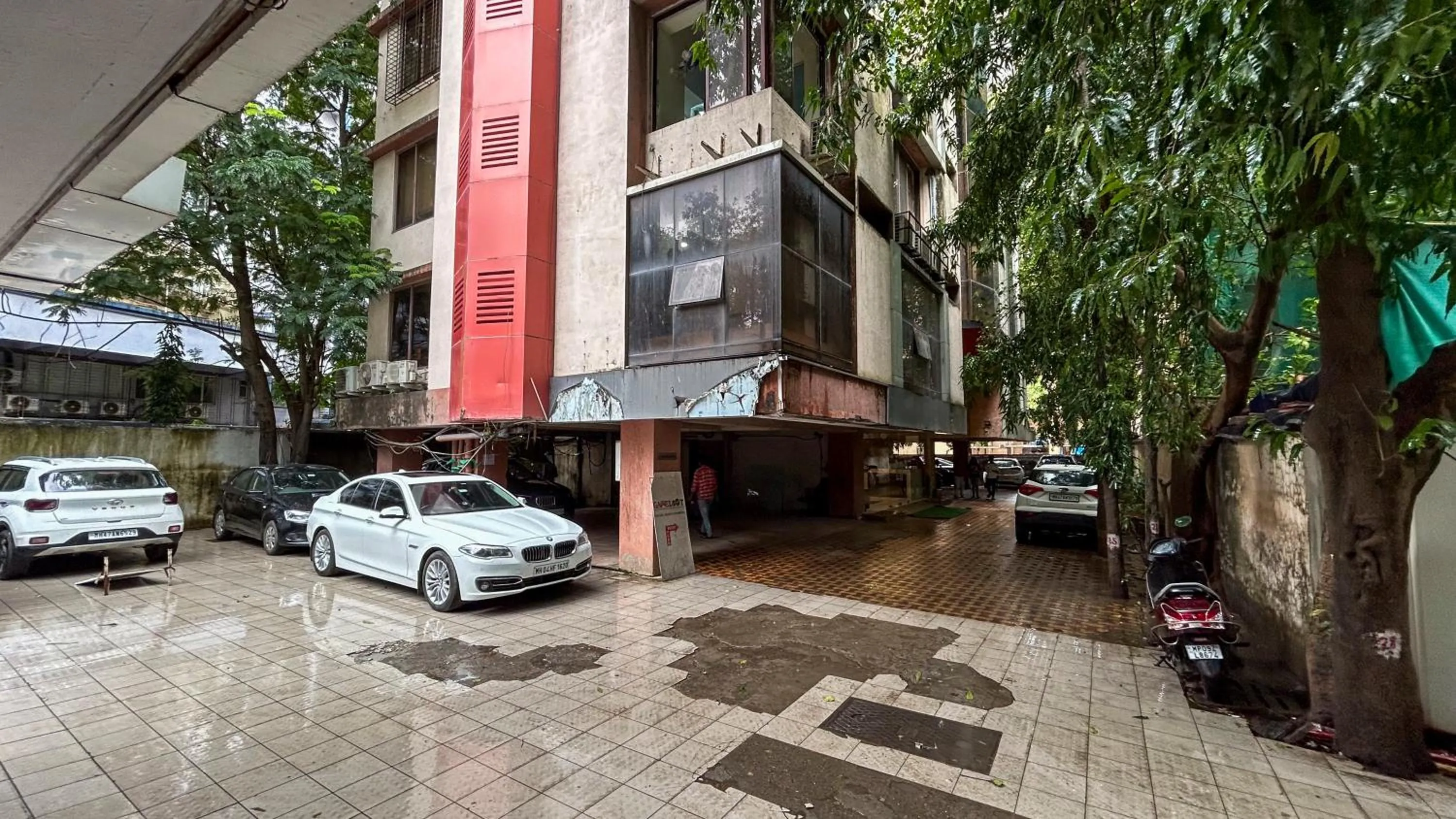 Property building in Hotel MetroMax Andheri