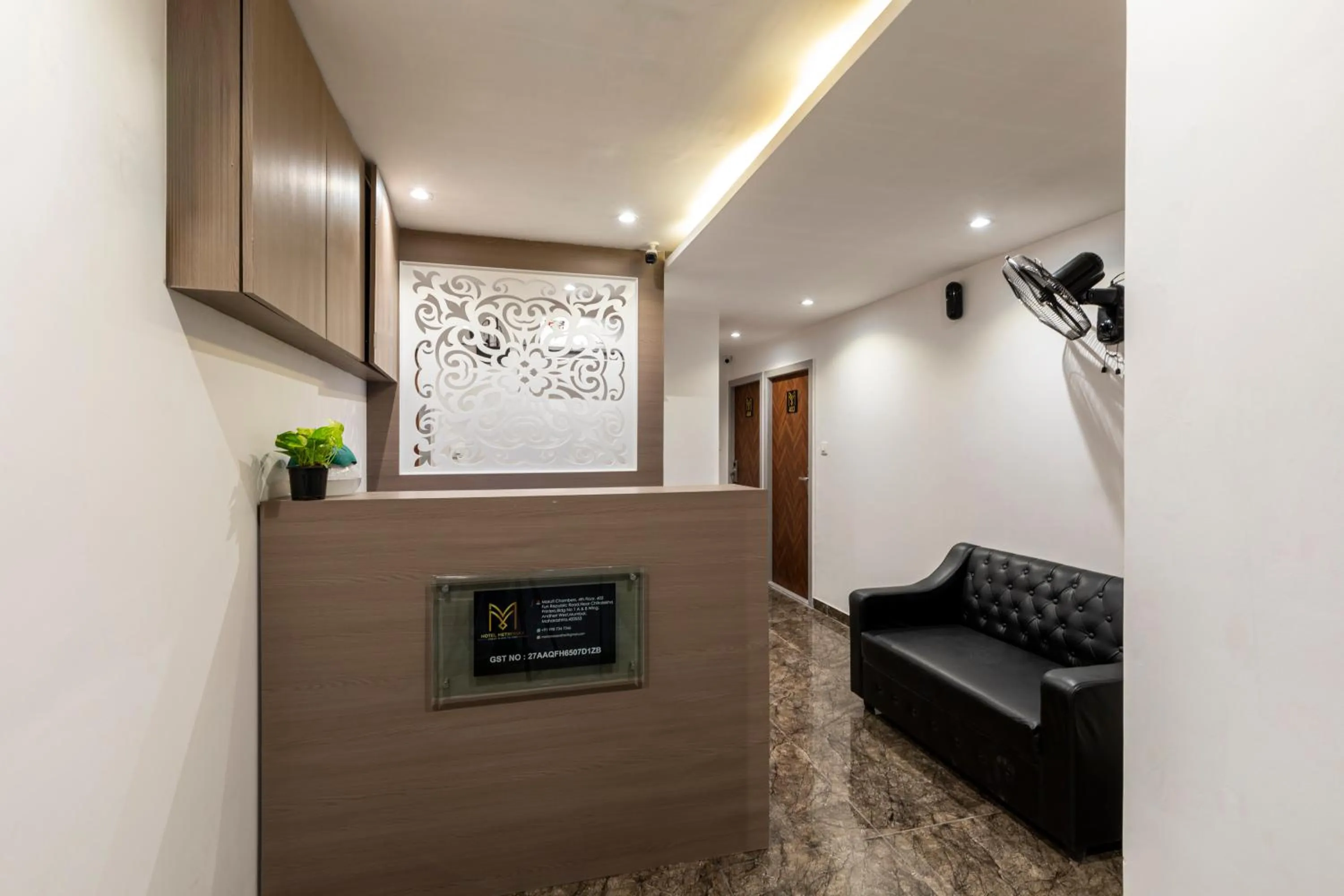 Lobby or reception in Hotel MetroMax Andheri