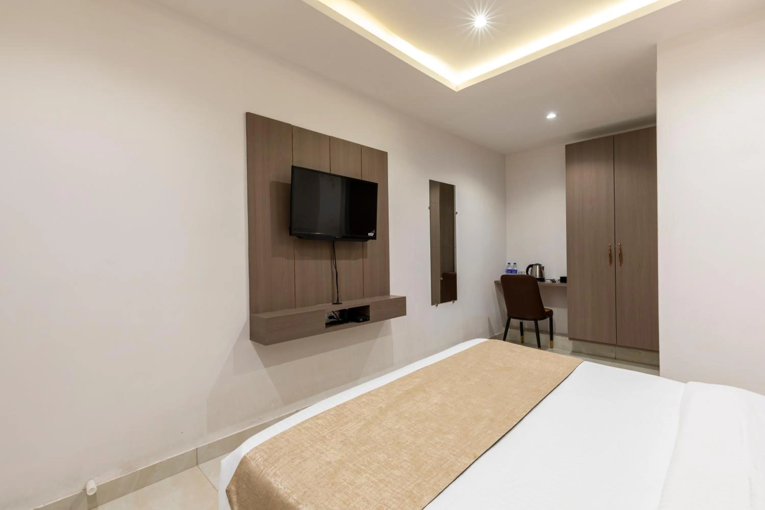 Bed in Hotel MetroMax Andheri