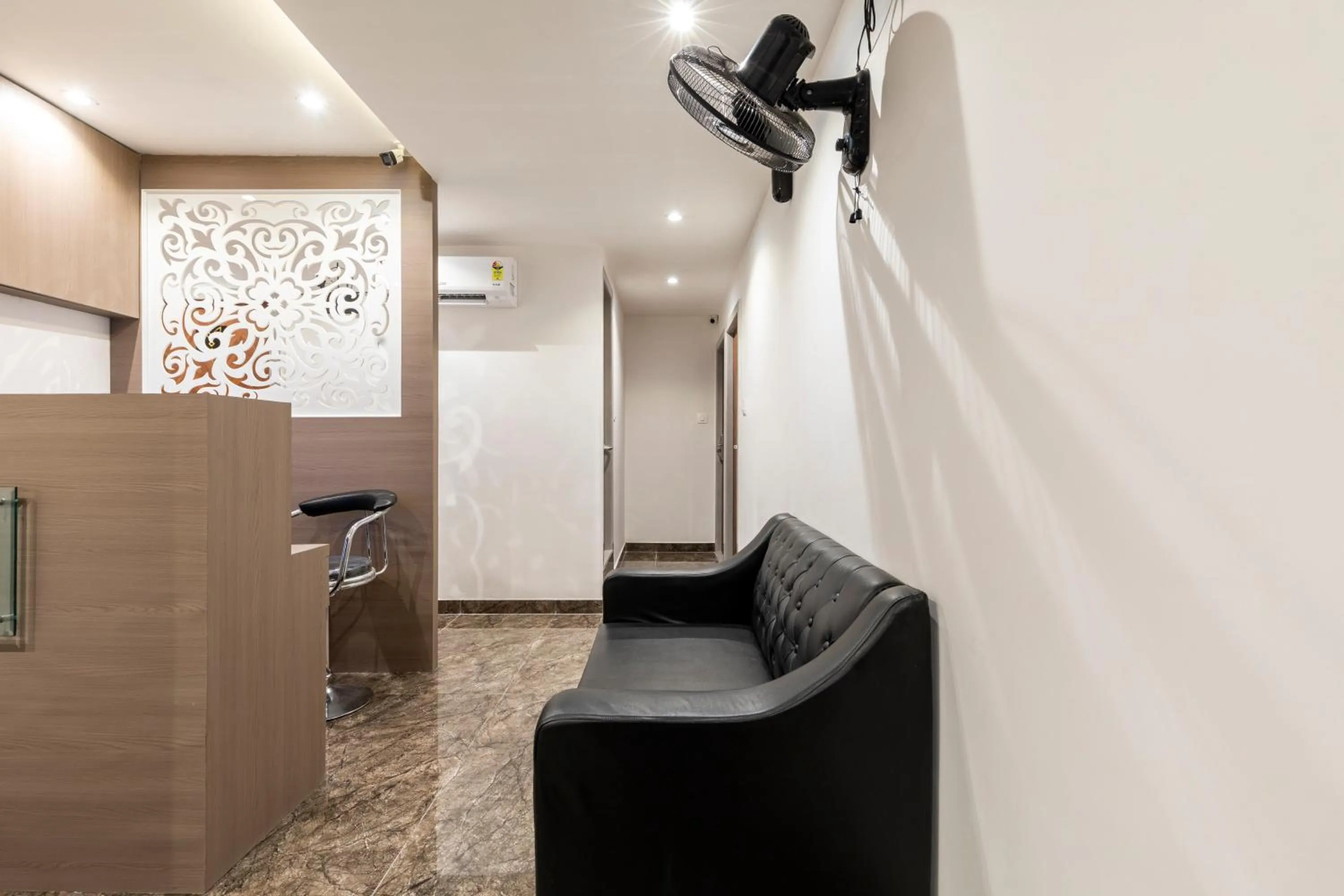 TV and multimedia in Hotel MetroMax Andheri