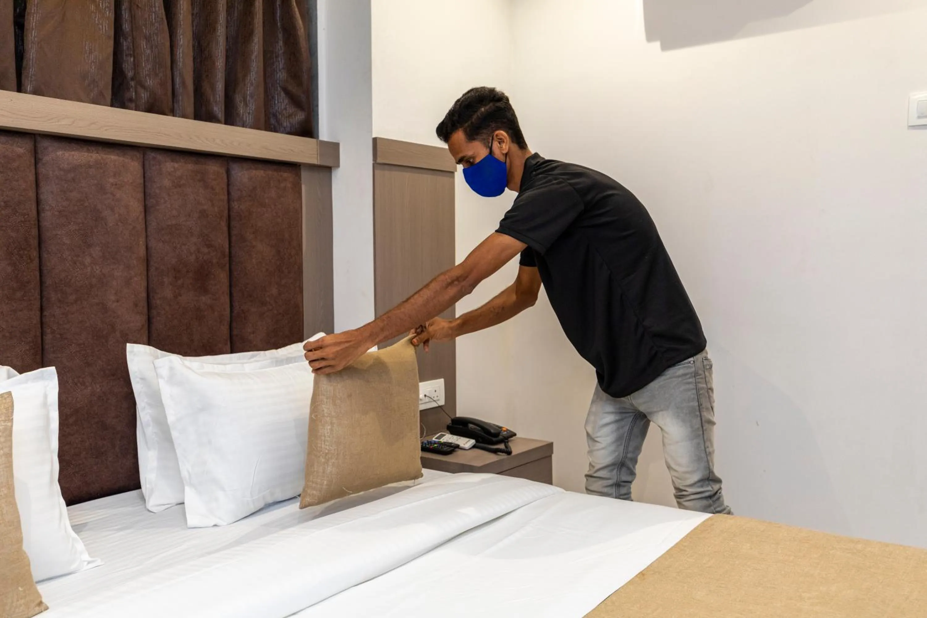 Bed in Hotel MetroMax Andheri