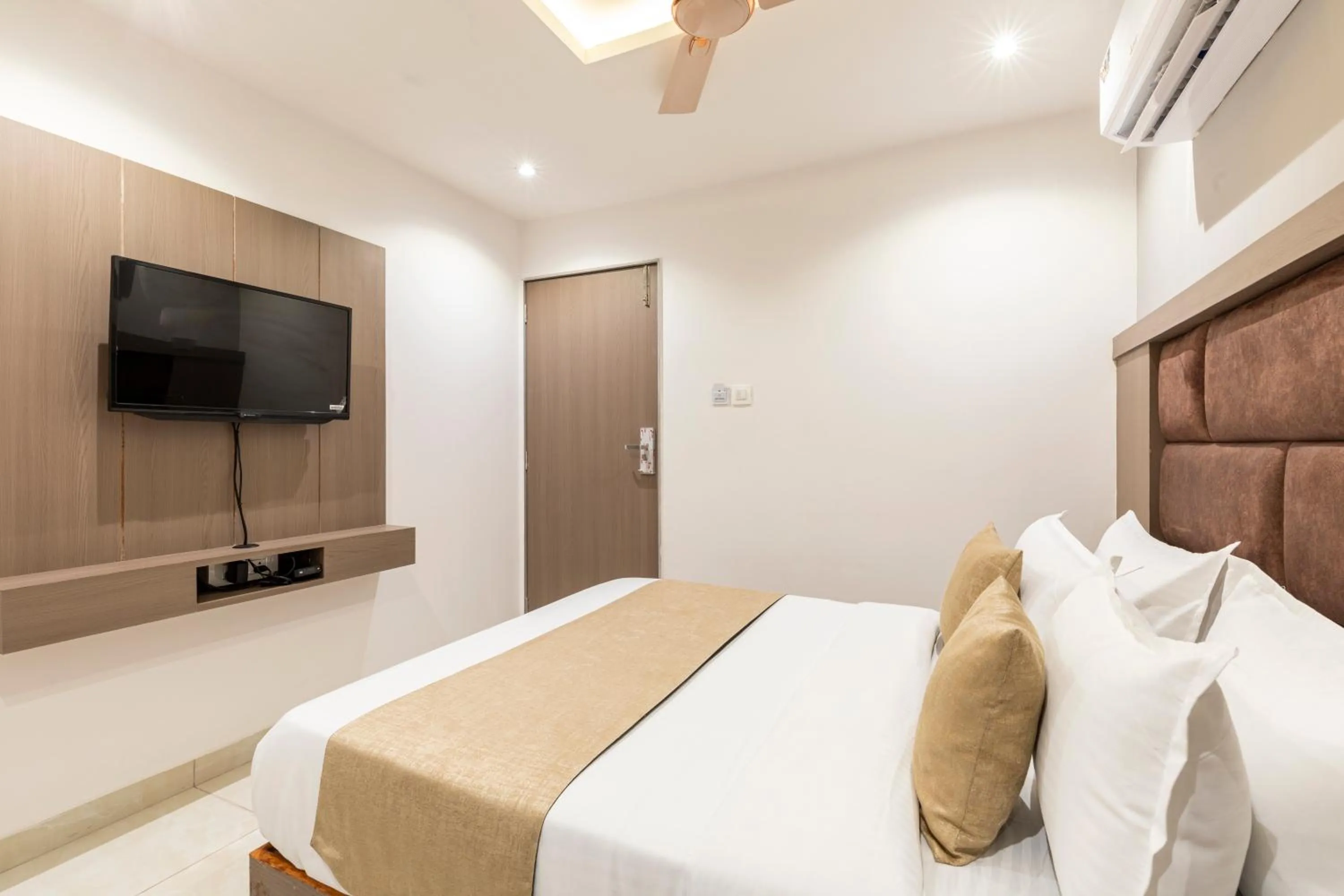 Bed in Hotel MetroMax Andheri