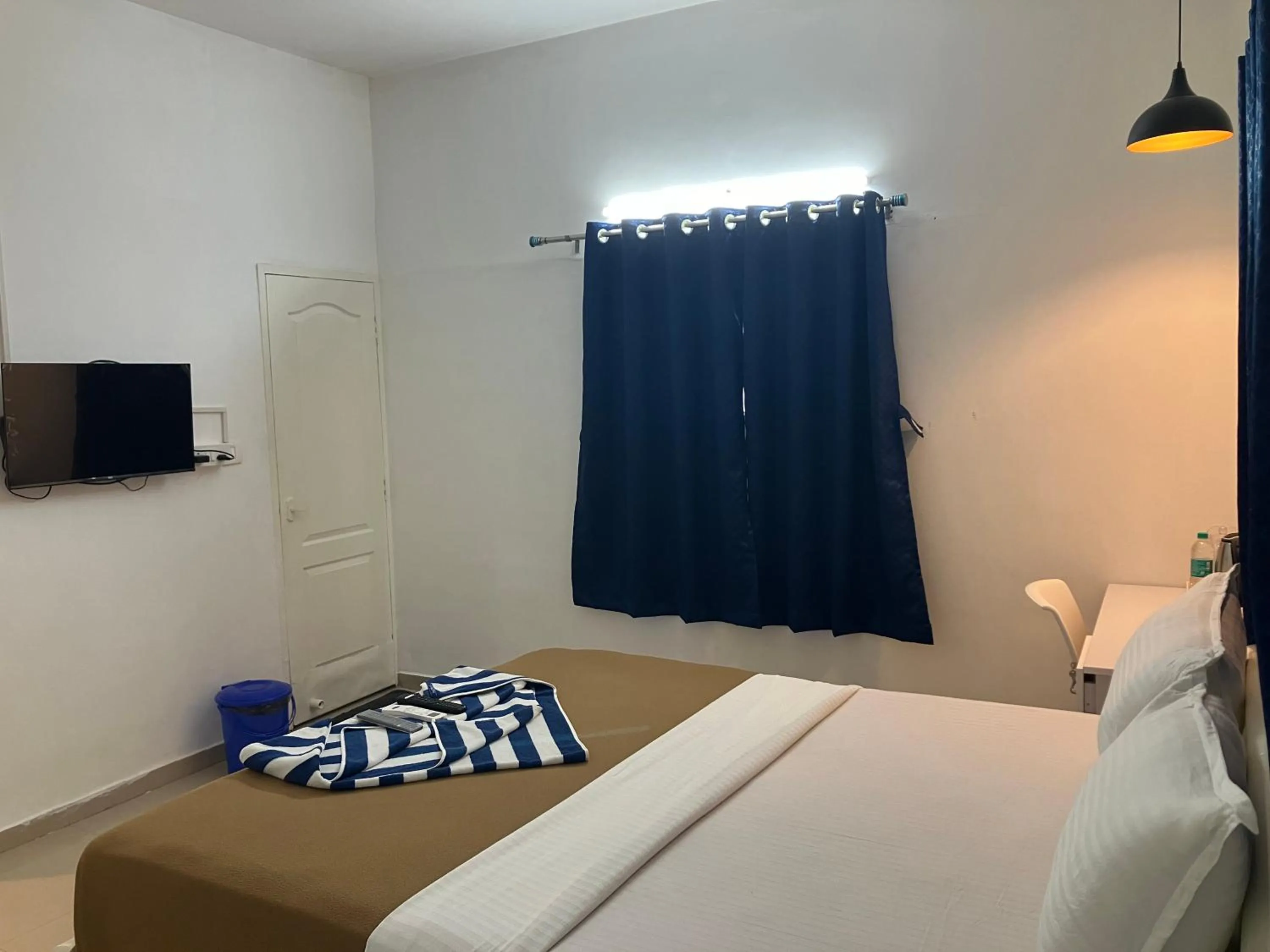 Bed in Madras Inn Nungambakam