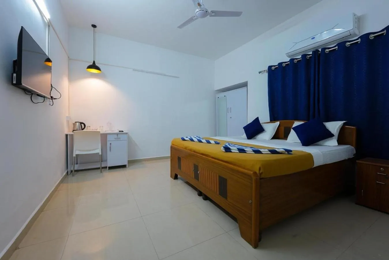 Bed in Madras Inn Nungambakam