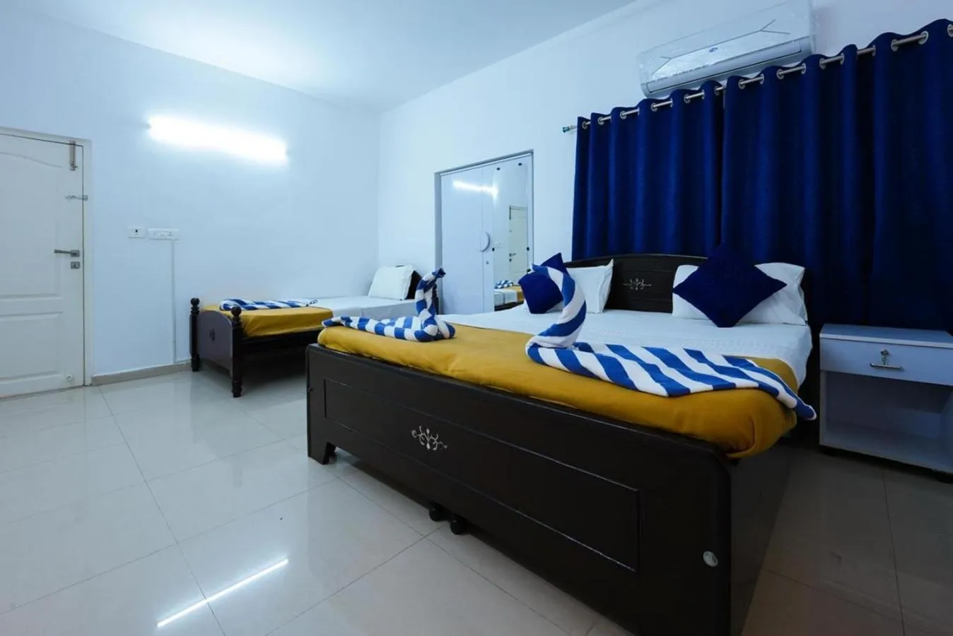 Bed in Madras Inn Nungambakam