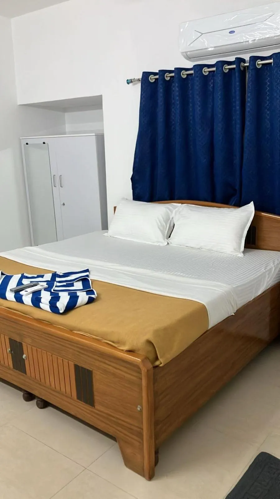 Bed in Madras Inn Nungambakam