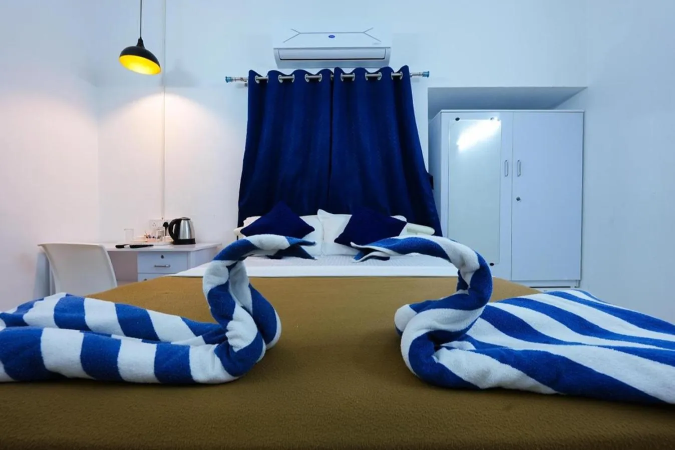 Bed in Madras Inn Nungambakam