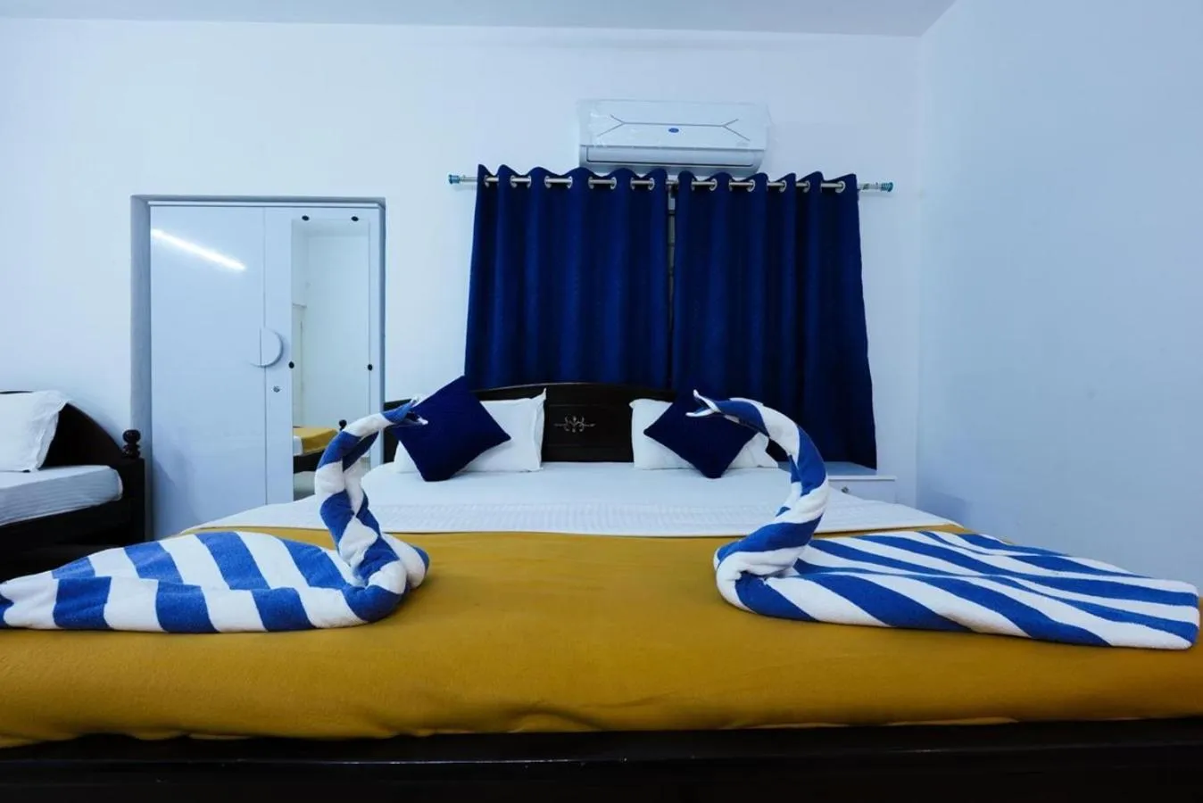 Bed in Madras Inn Nungambakam