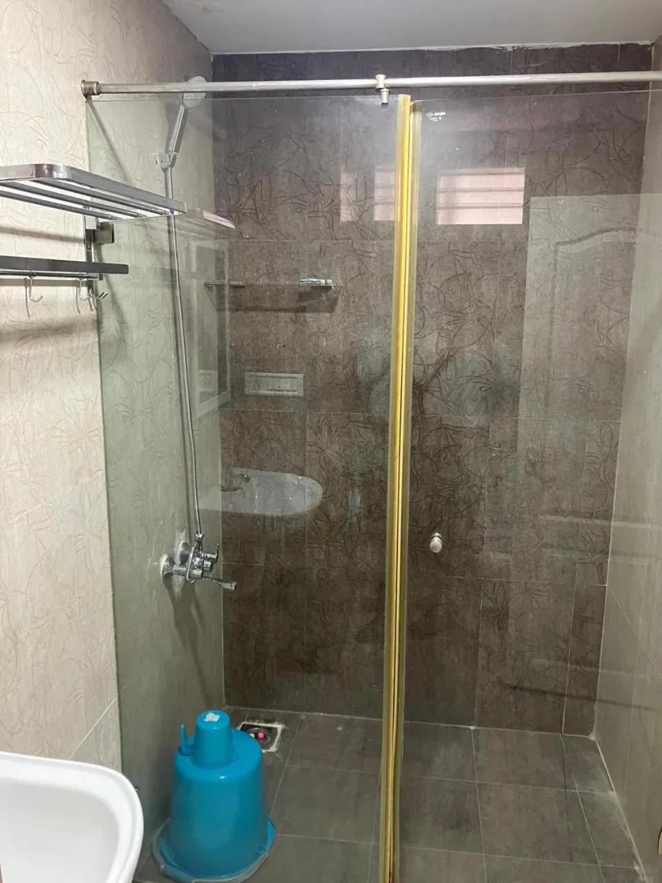 Shower in Madras Inn Nungambakam
