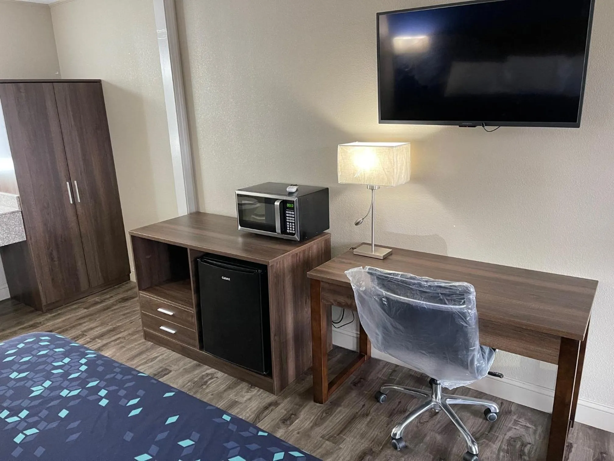 Bed in Scottish Inns - Commerce