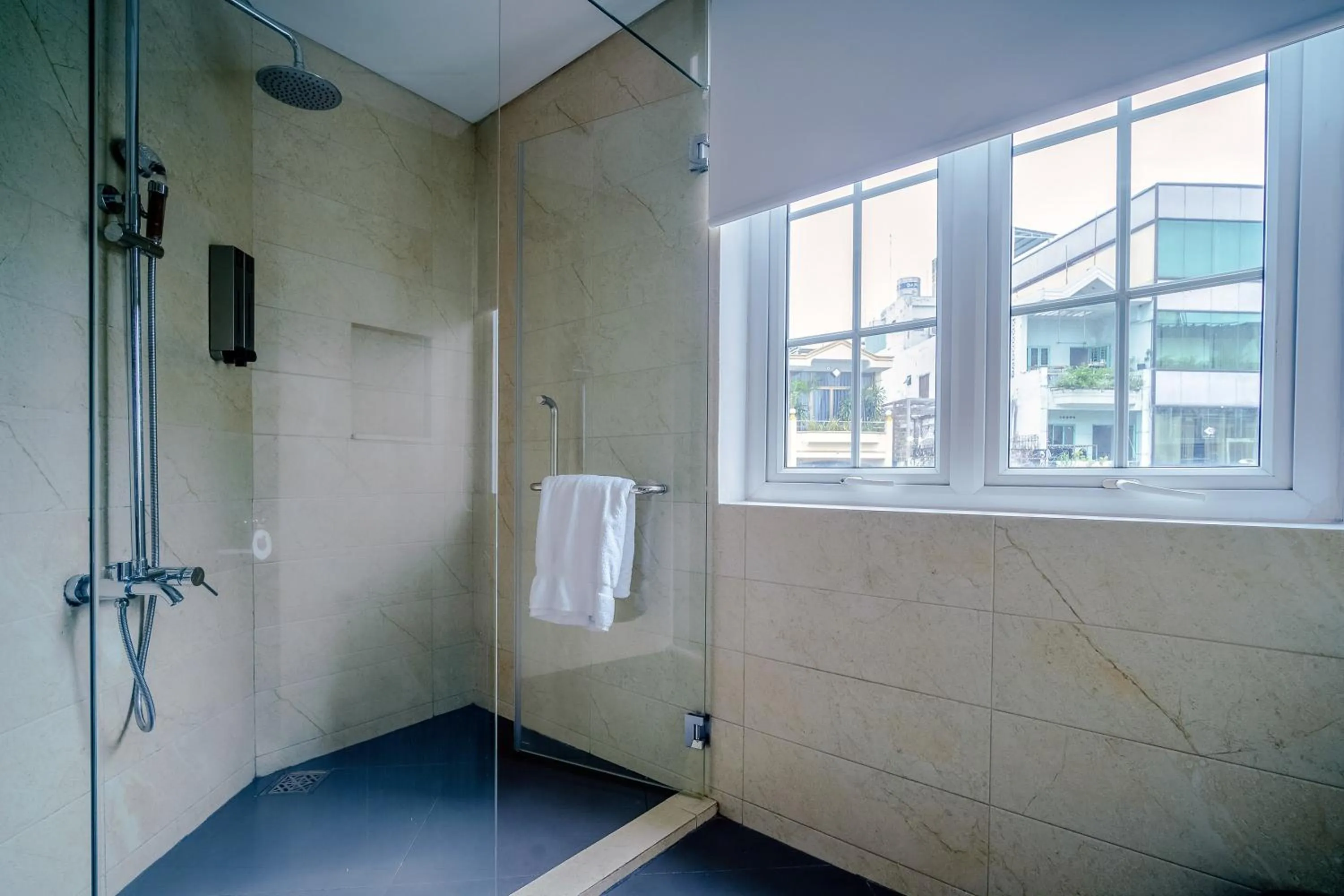 Shower in The Hammock Hotel Ben Thanh