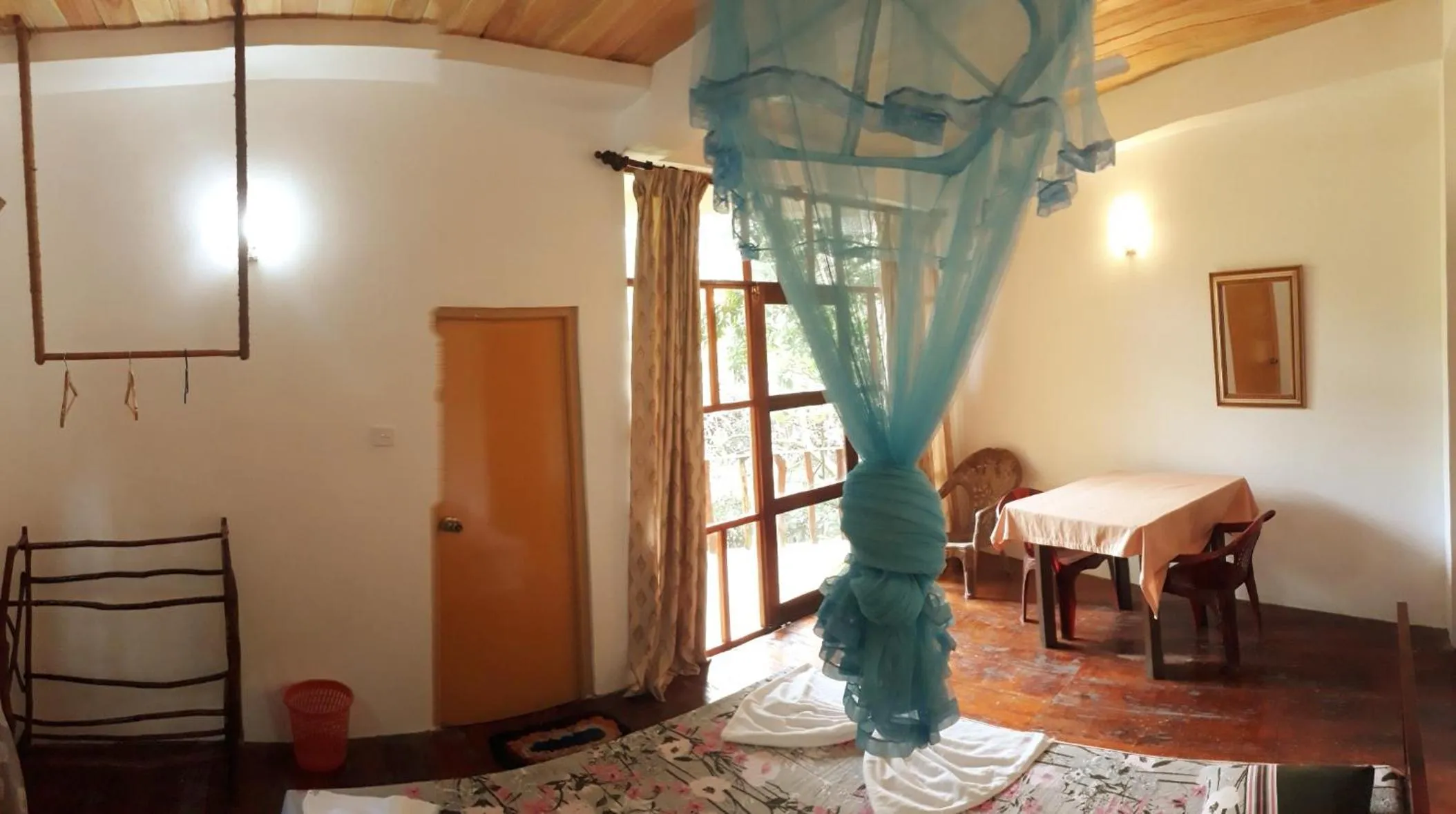 Bed in Seasons Four Mini Jungle Cabana