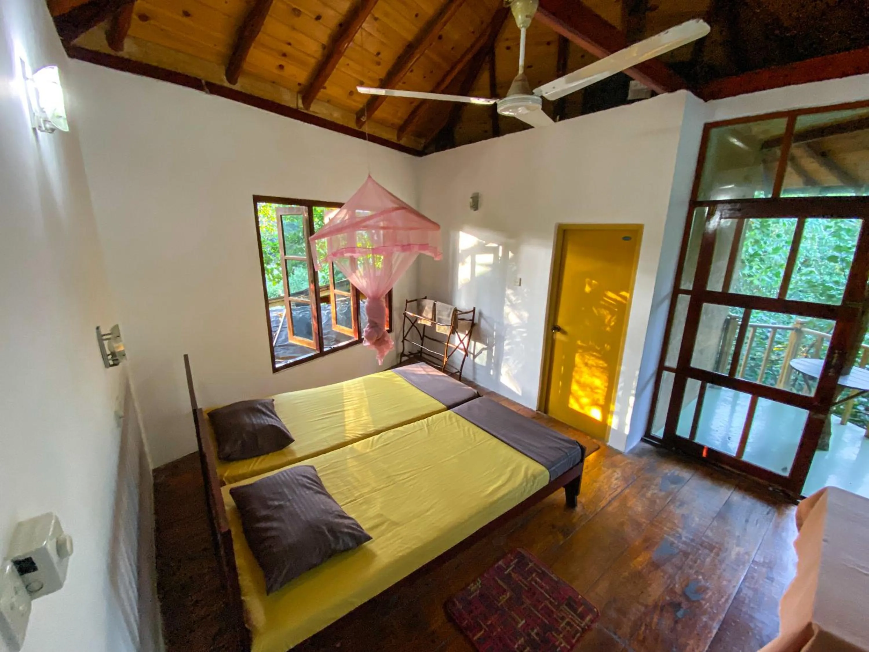 Bed in Seasons Four Mini Jungle Cabana