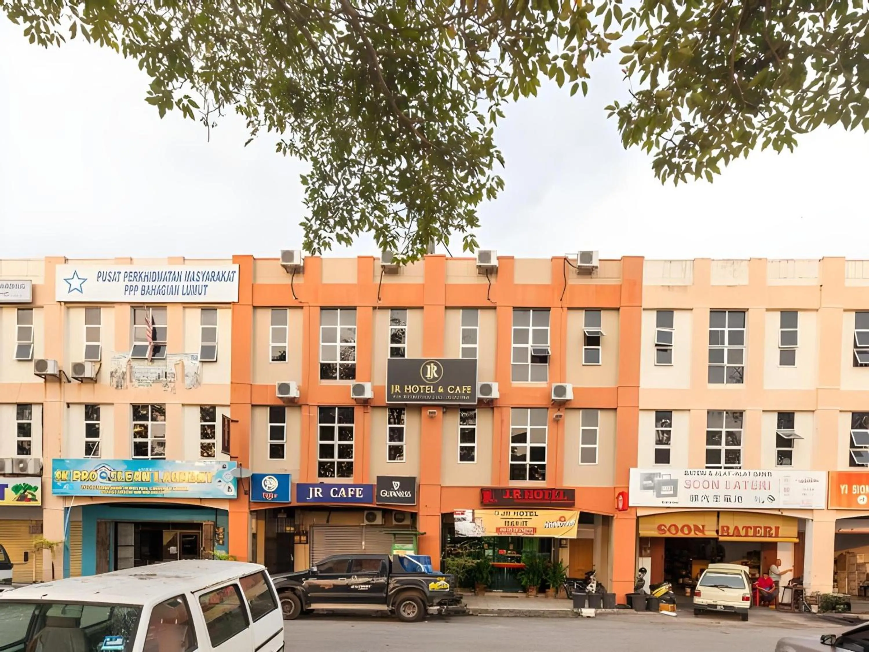 Property building in Hotel O Captain Hotel Cafe & Bistro