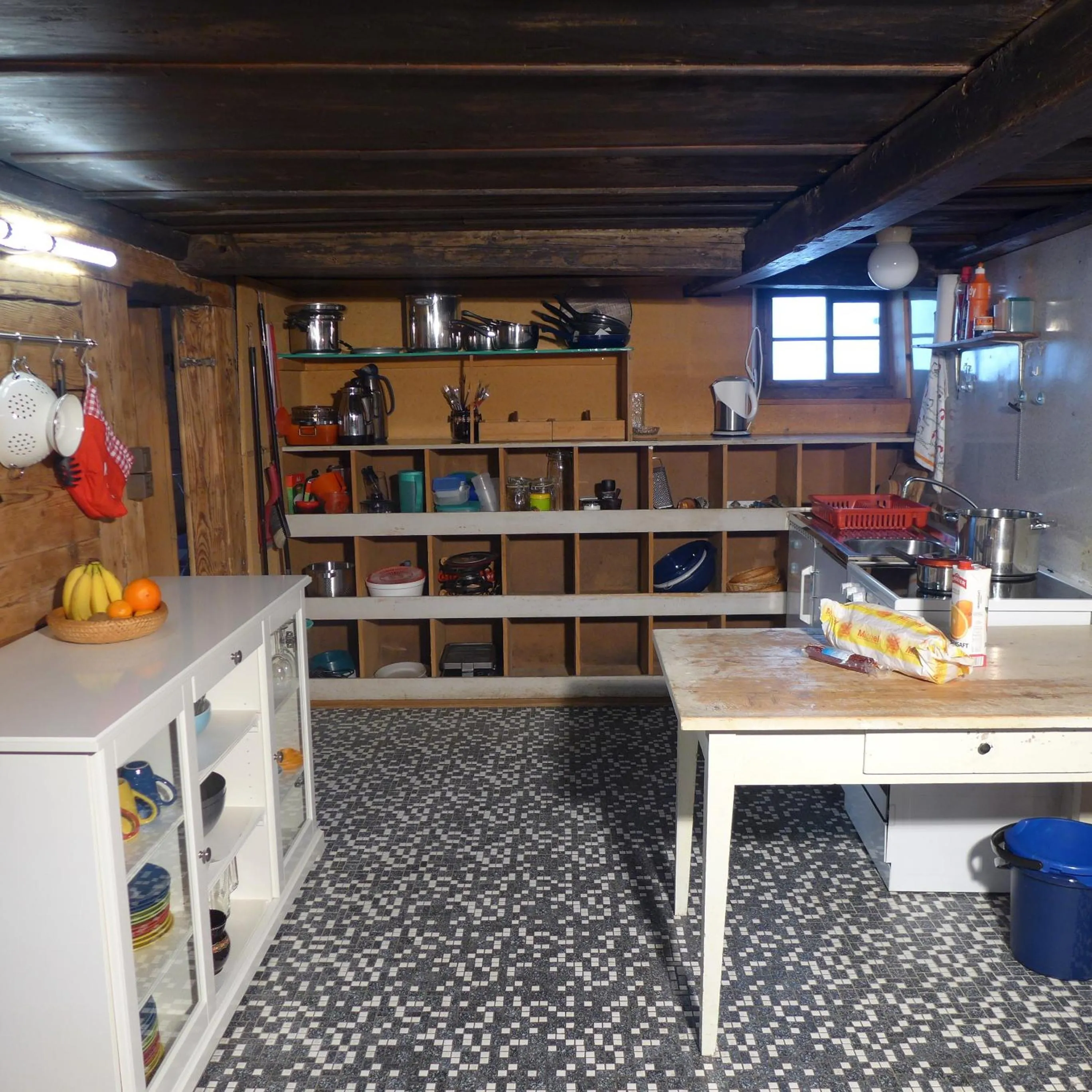 Kitchen or kitchenette in Hami