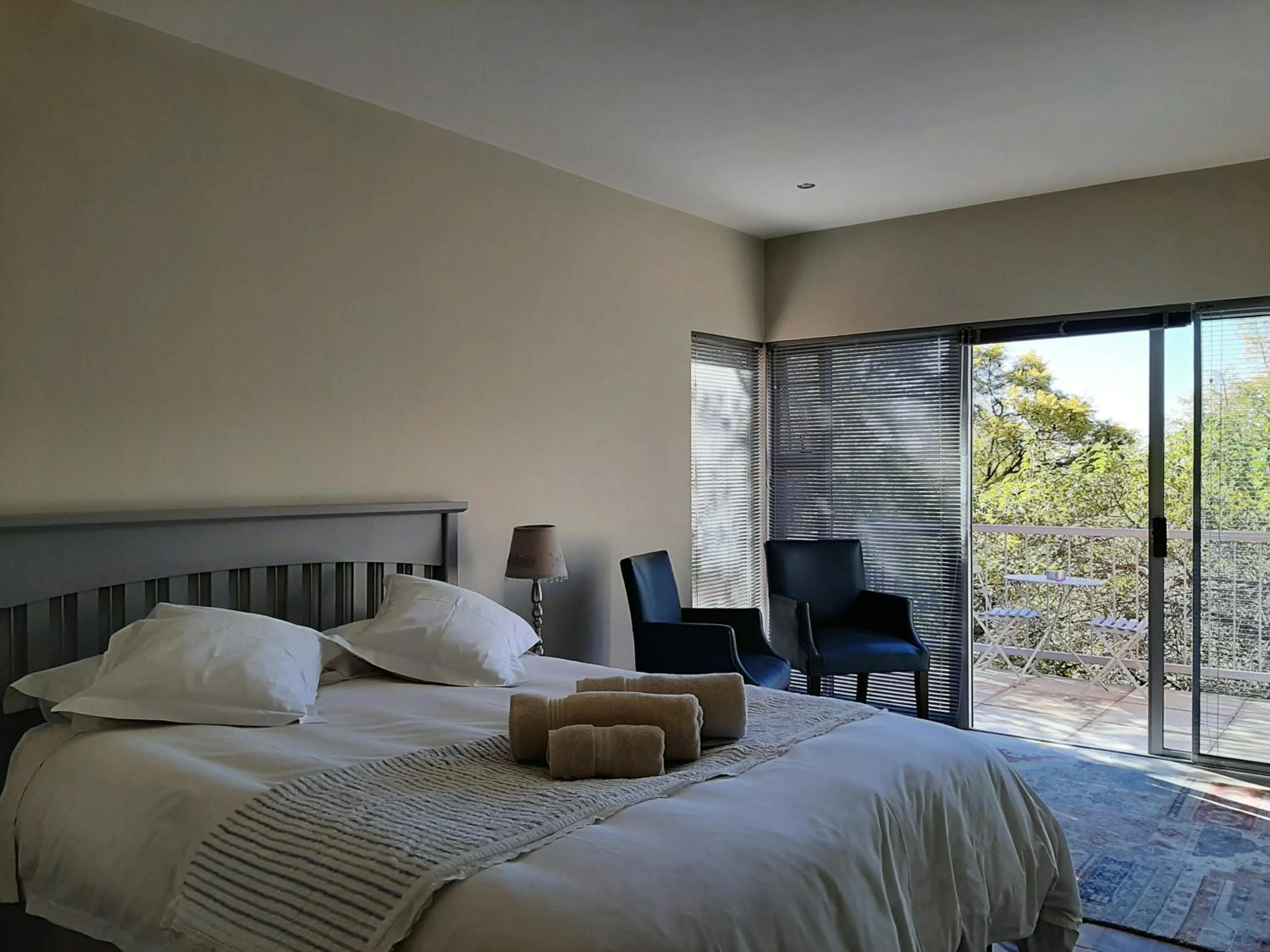 Photo of the whole room, Bed in Orangerie Guest House