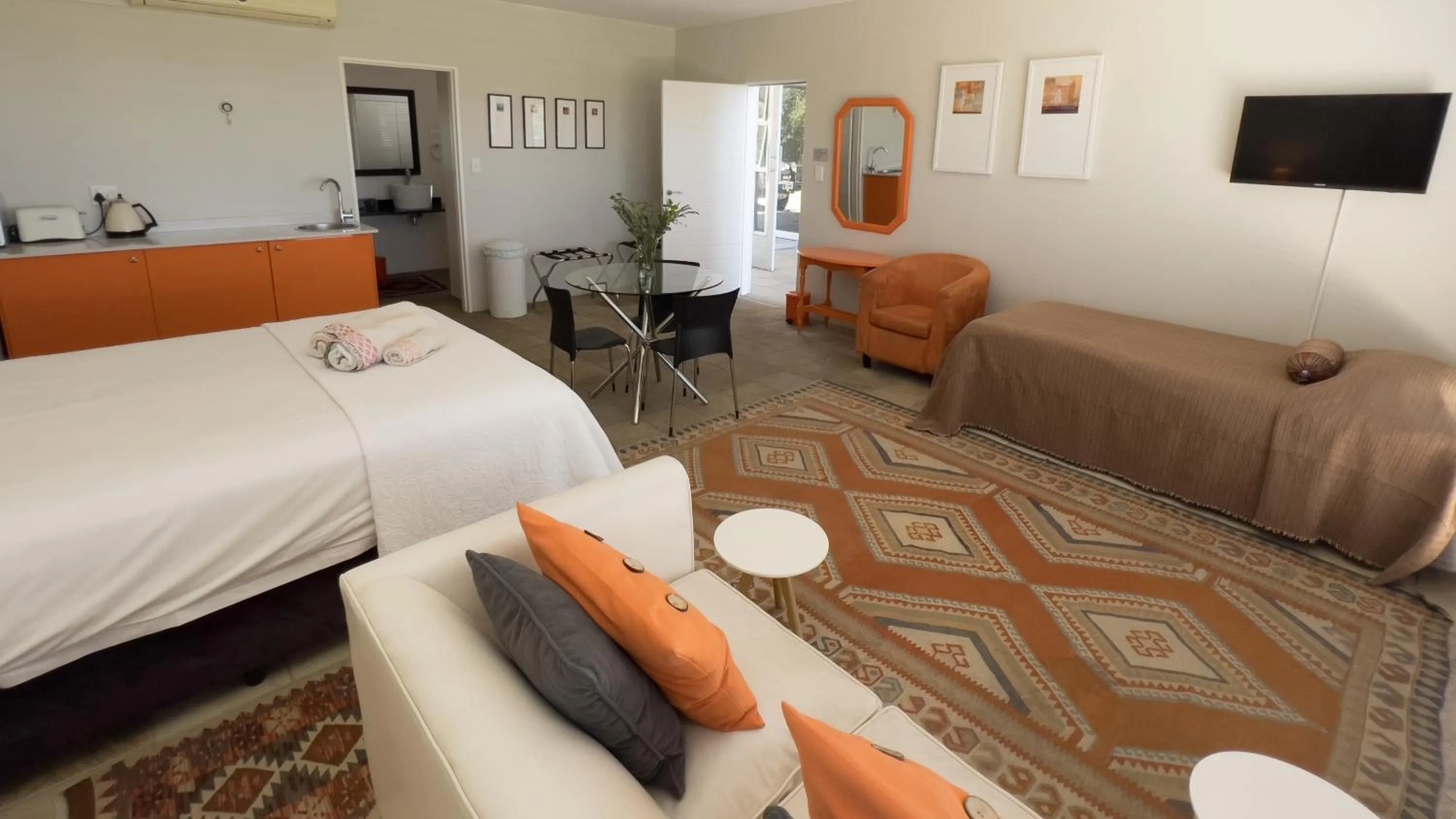 Bed in Orangerie Guest House