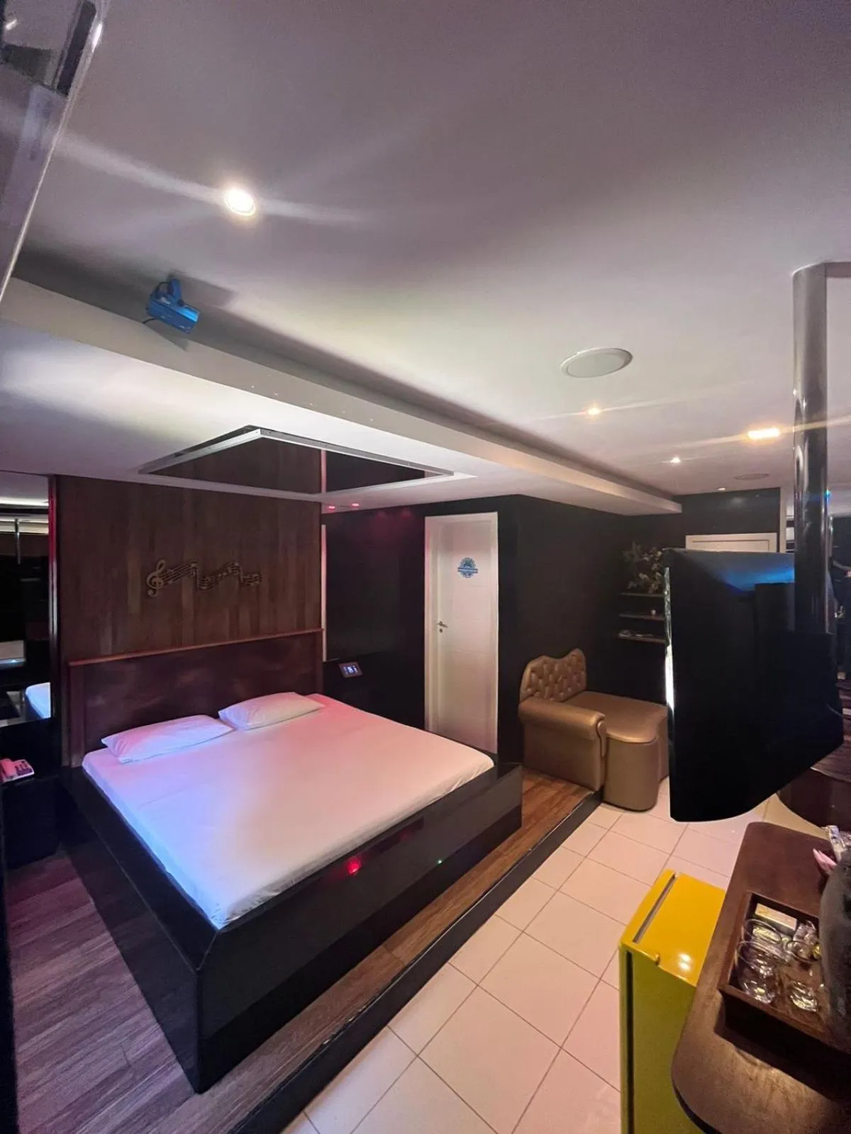 Bed in Bora Bora Motel