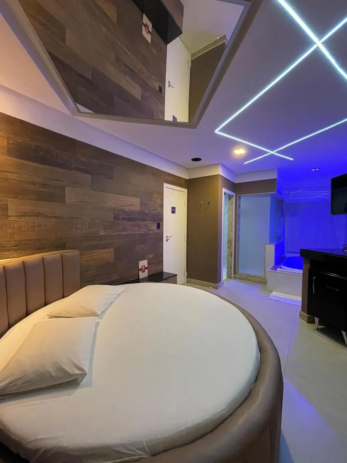 Bed in Bora Bora Motel