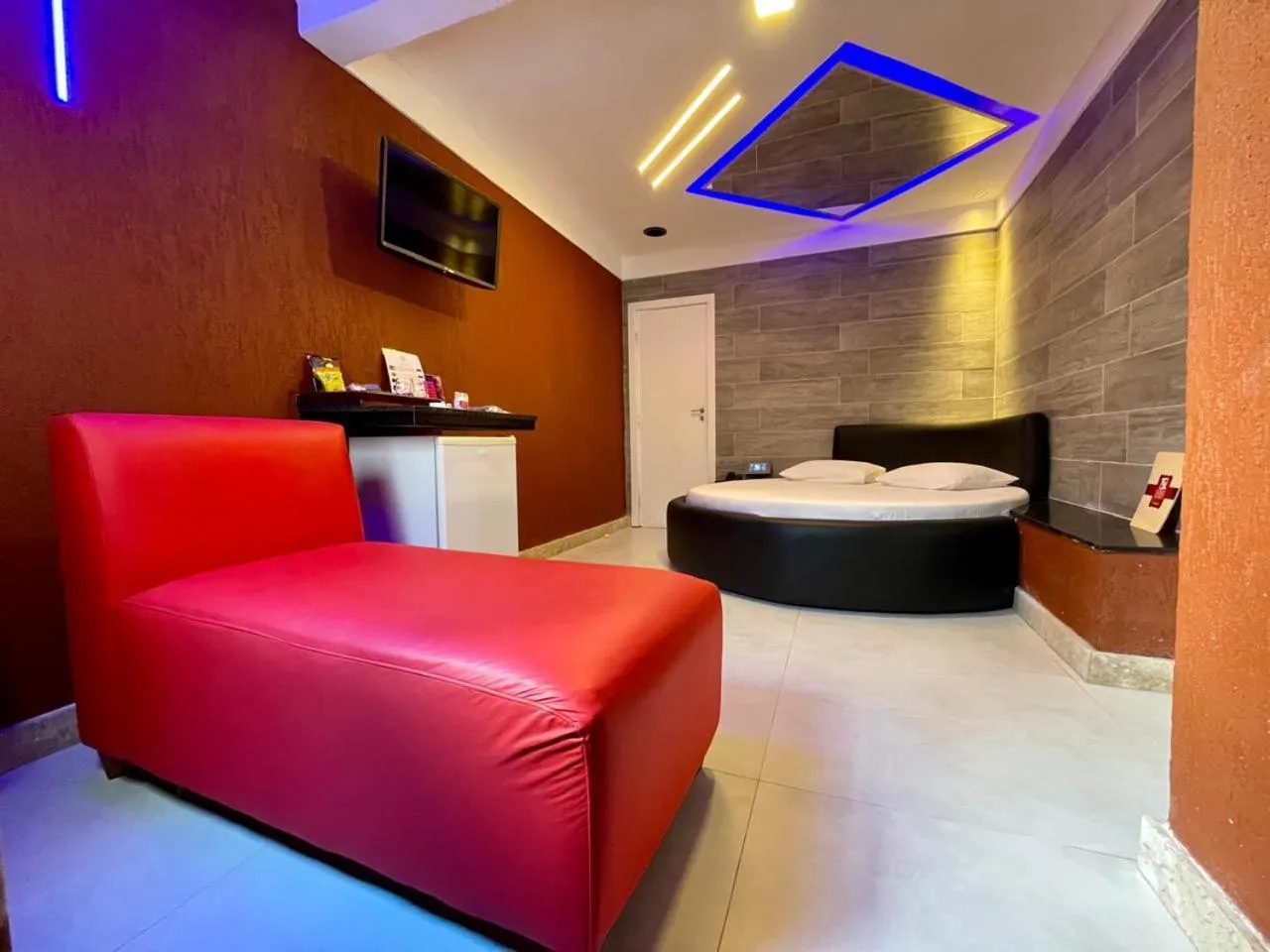 Photo of the whole room, Bed in Bora Bora Motel