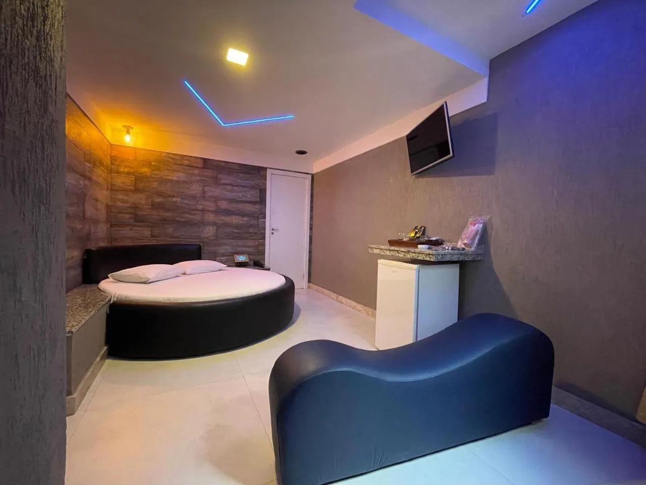 Photo of the whole room, Bed in Bora Bora Motel