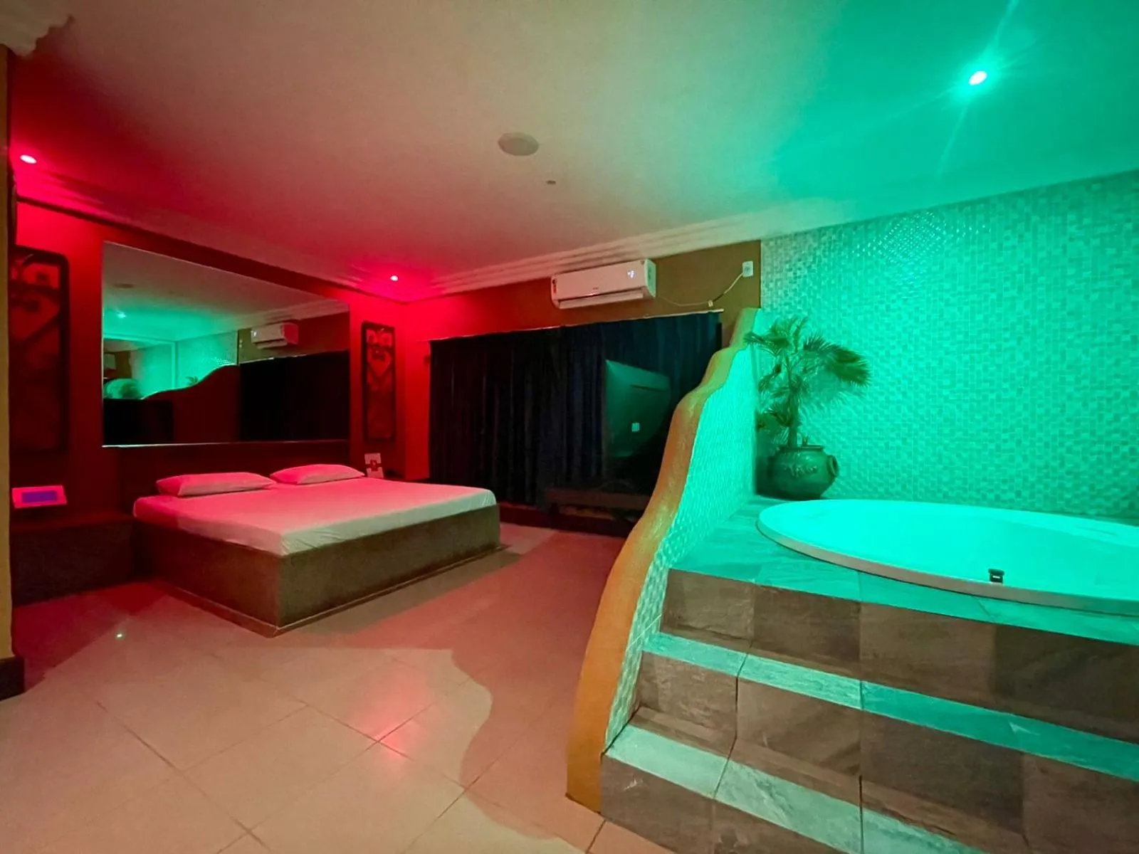 Bath, Bed in Bora Bora Motel