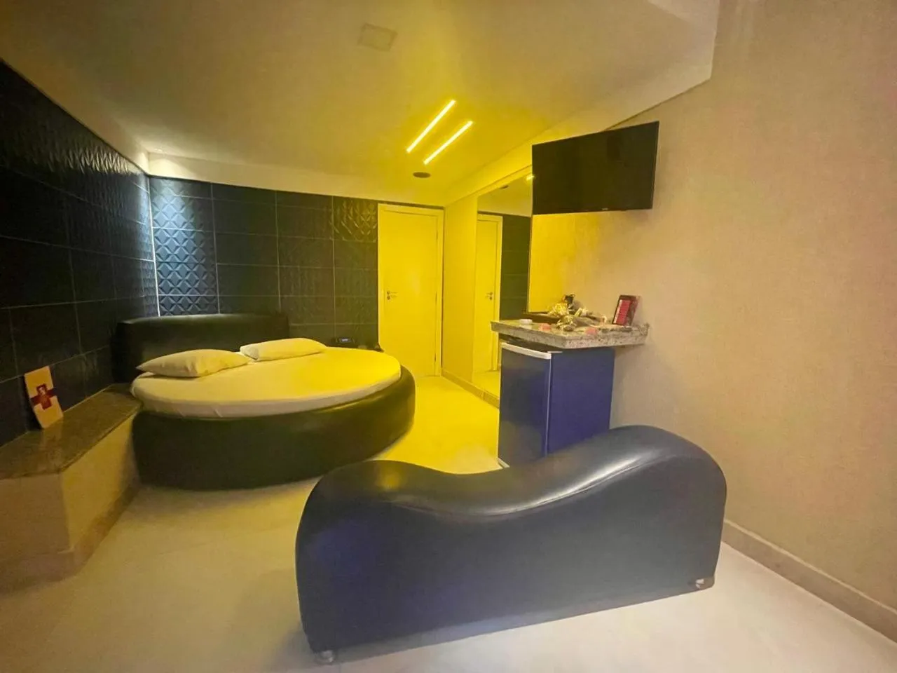 Bed in Bora Bora Motel