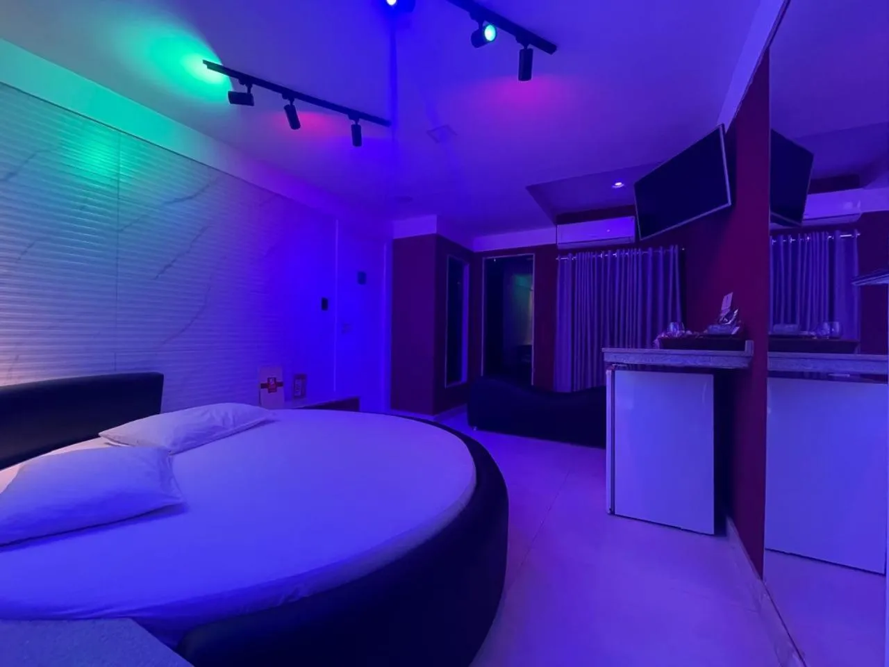 Bed in Bora Bora Motel