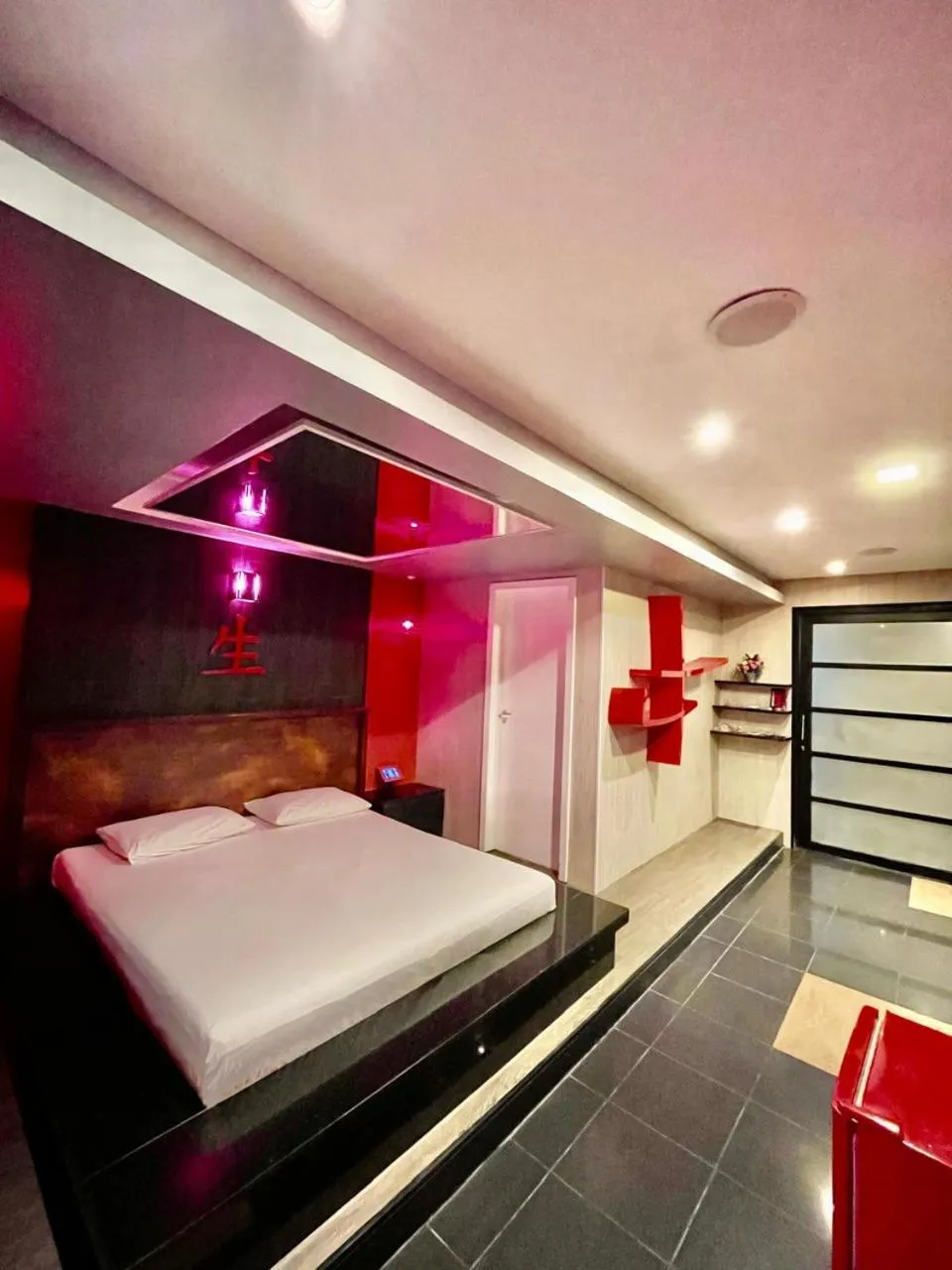 Bed in Bora Bora Motel