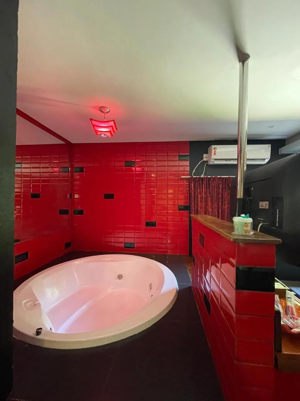 Hot Tub in Bora Bora Motel