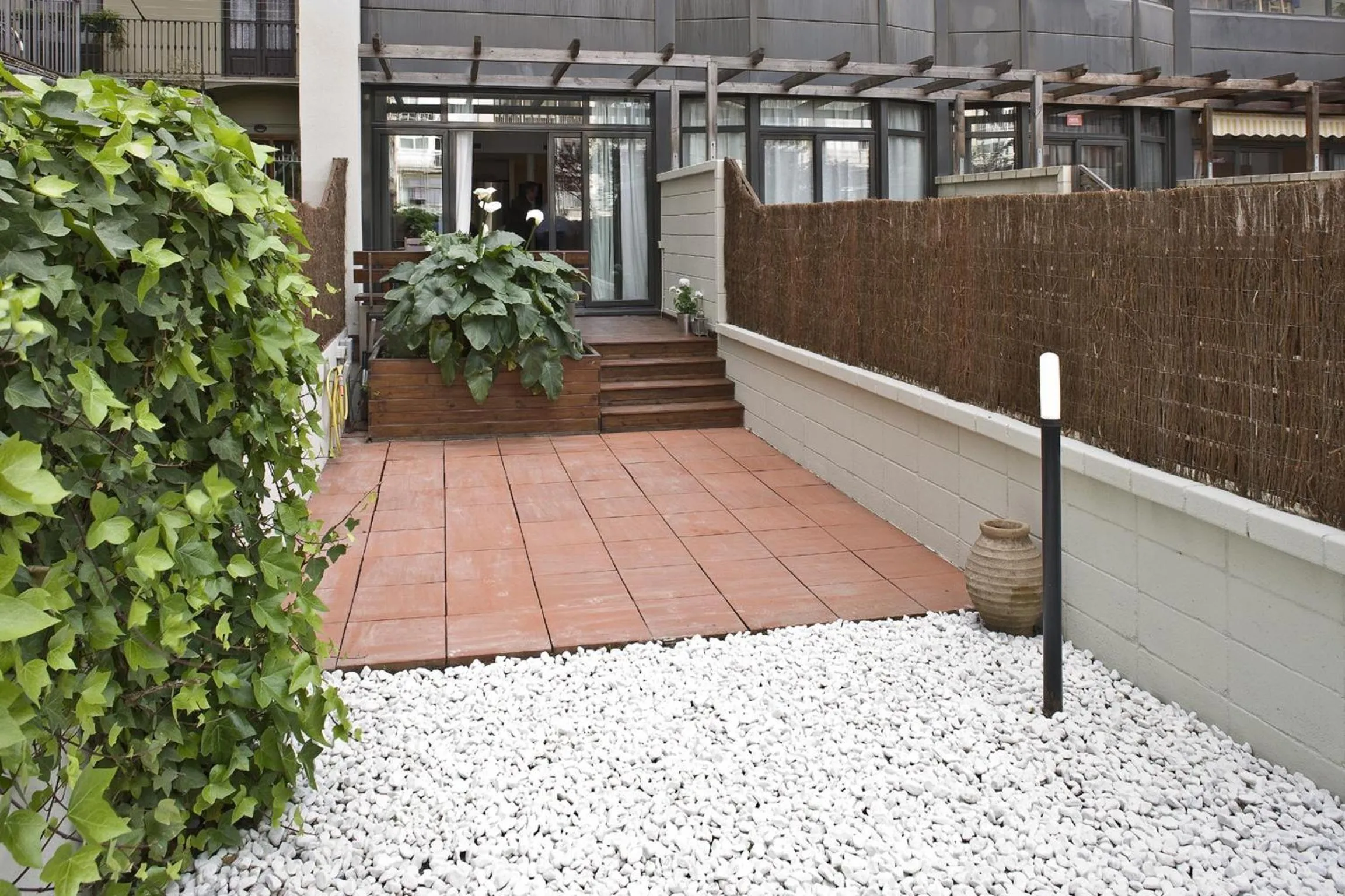 Facade/entrance in Flateli Llúria