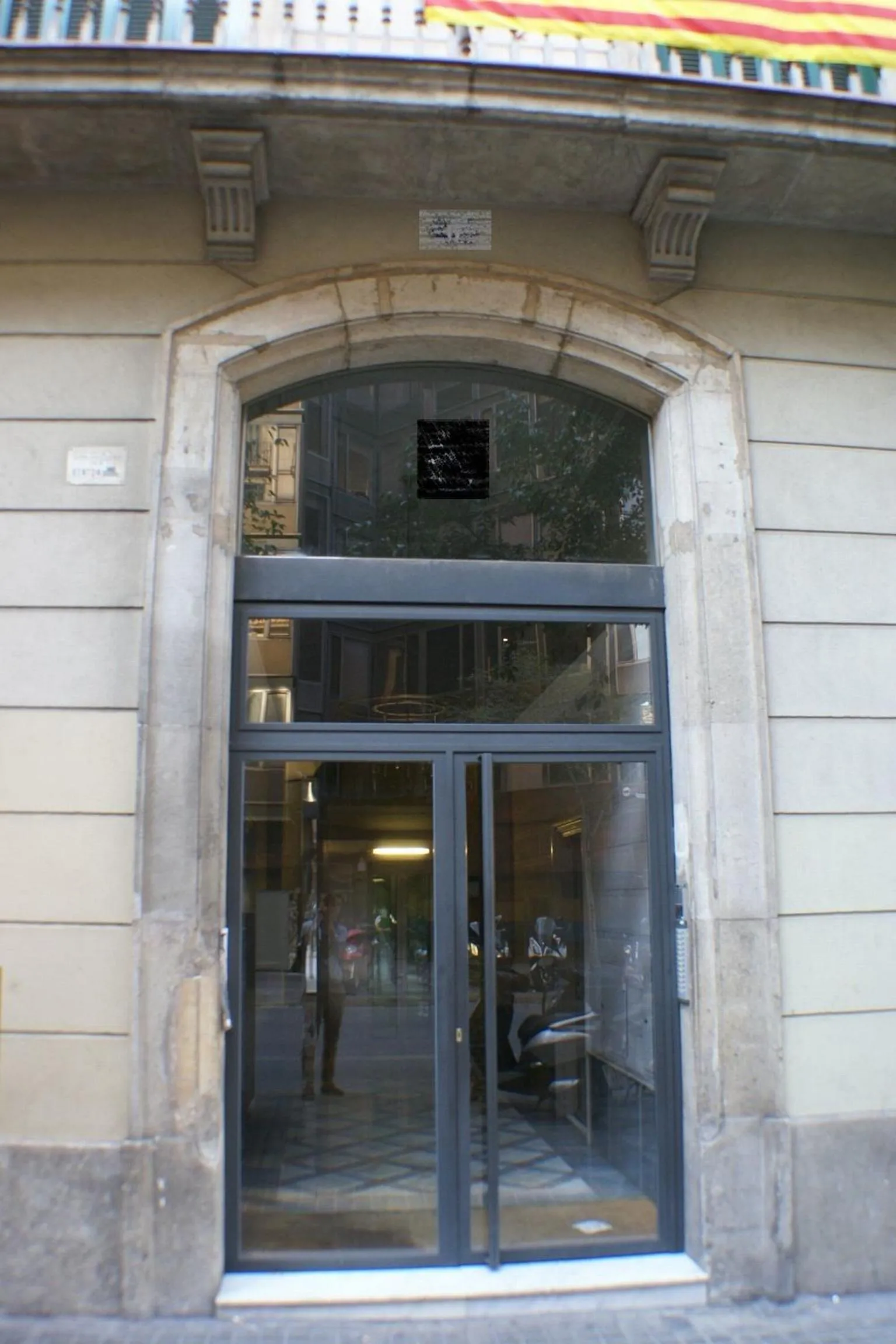 Facade/entrance in Flateli Llúria