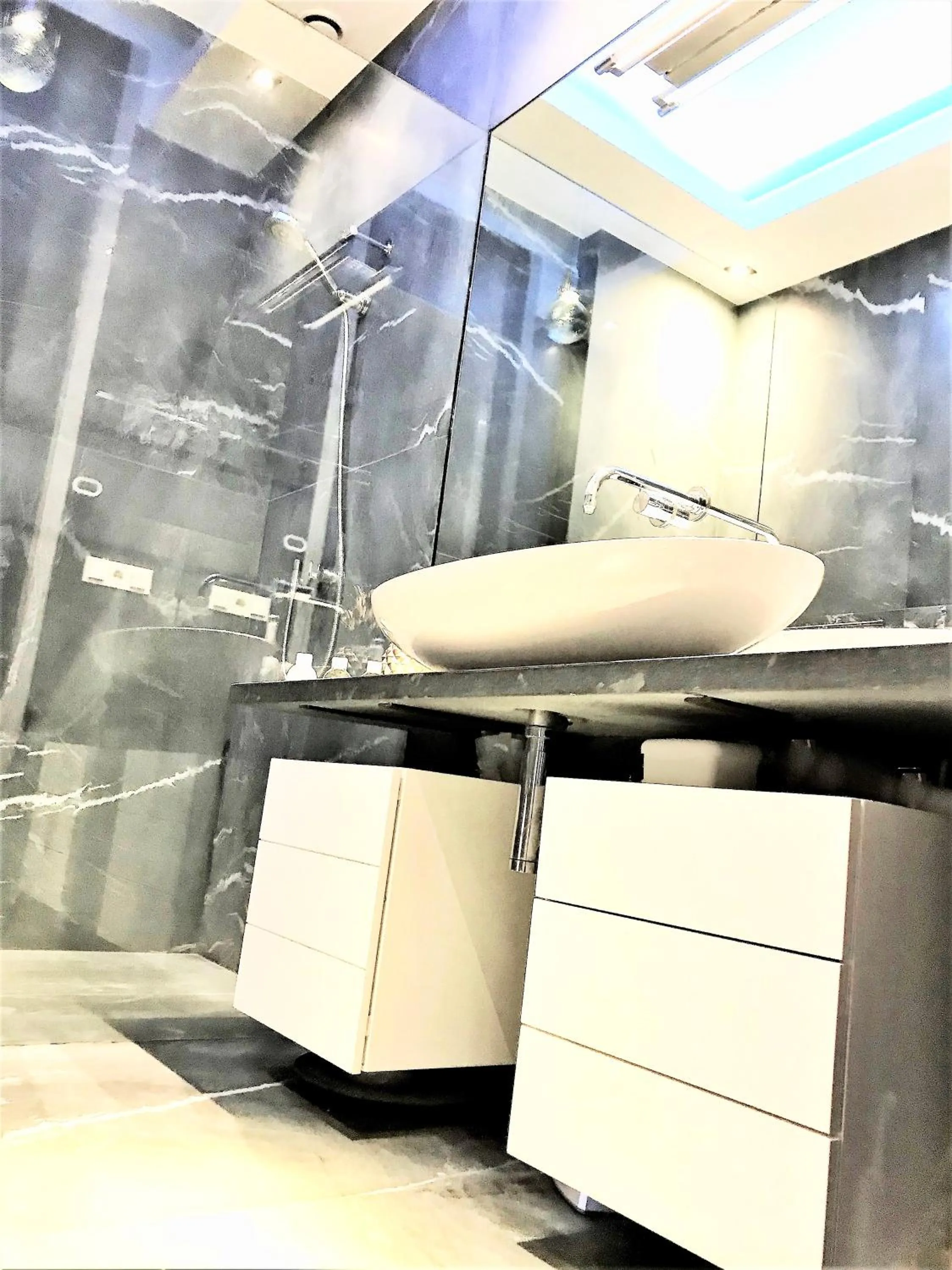 Bathroom in MONDRIAN Luxury Suites & Apartments Market Square IV